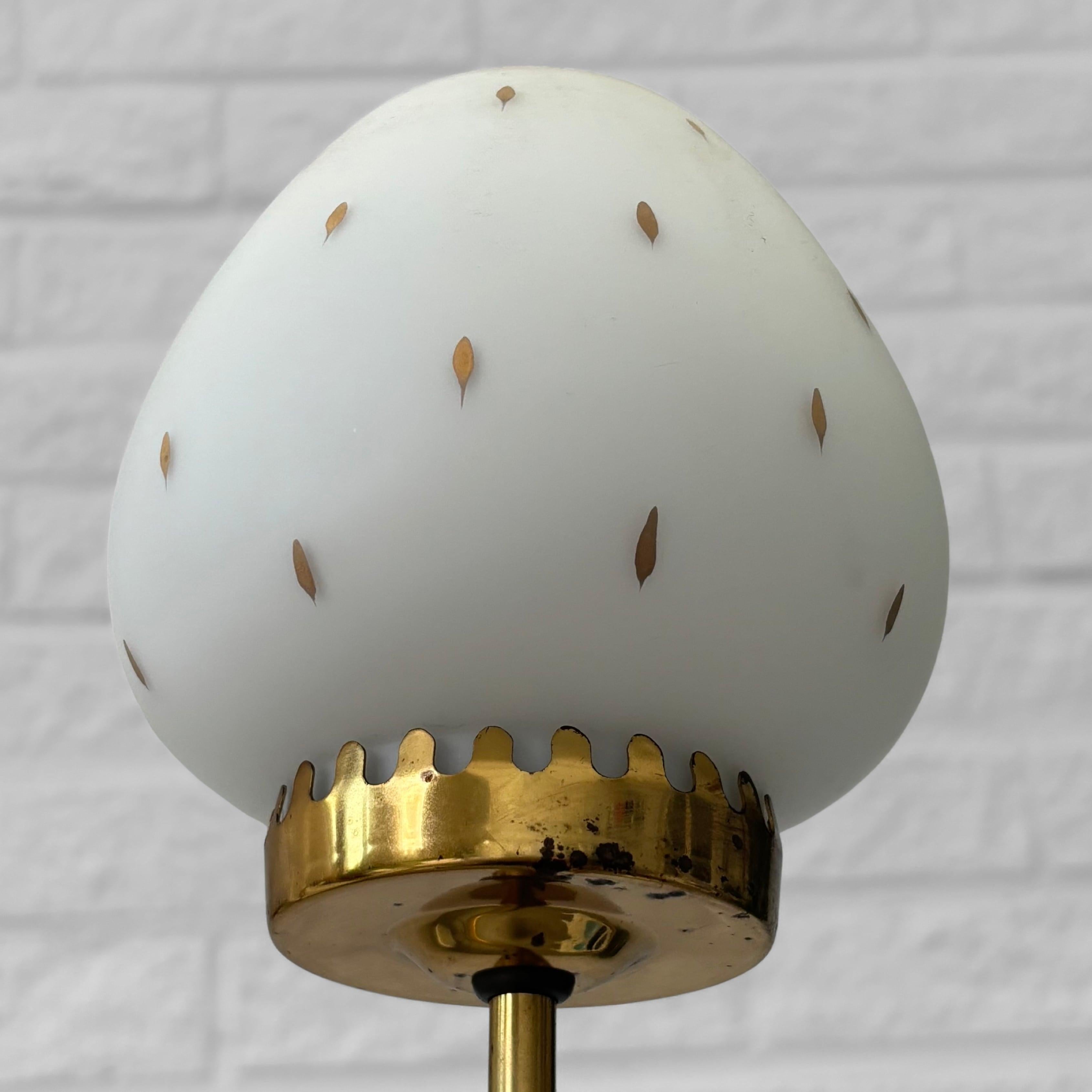 Lampadario scandinavo di metà secolo, ottone, vetro e betulla, Svezia, anni '50 in vendita 3