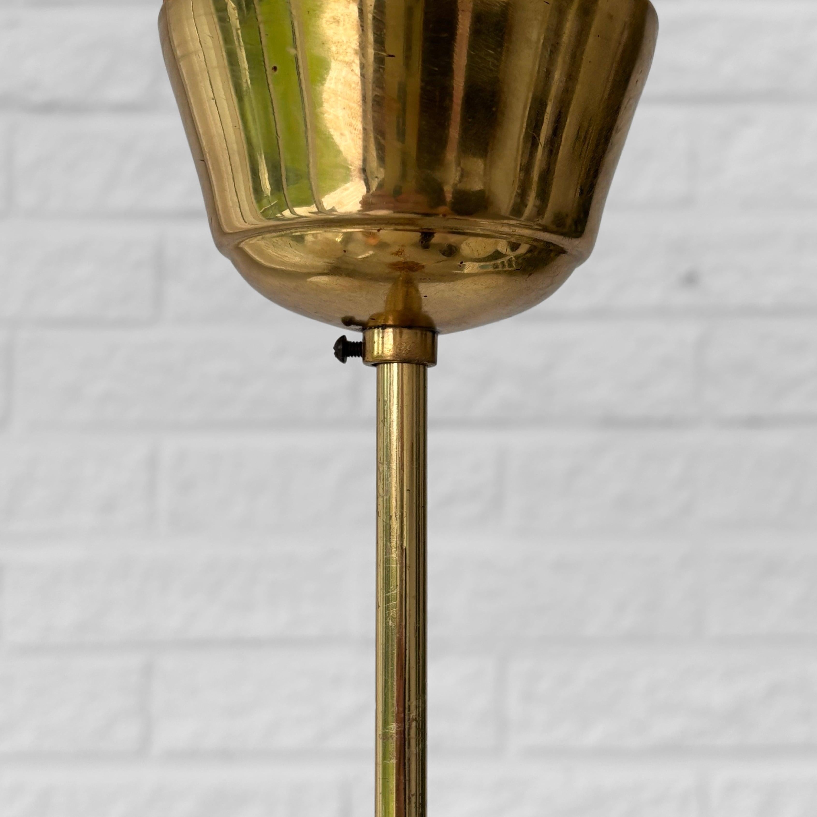 Lampadario scandinavo di metà secolo, ottone, vetro e betulla, Svezia, anni '50 in vendita 6