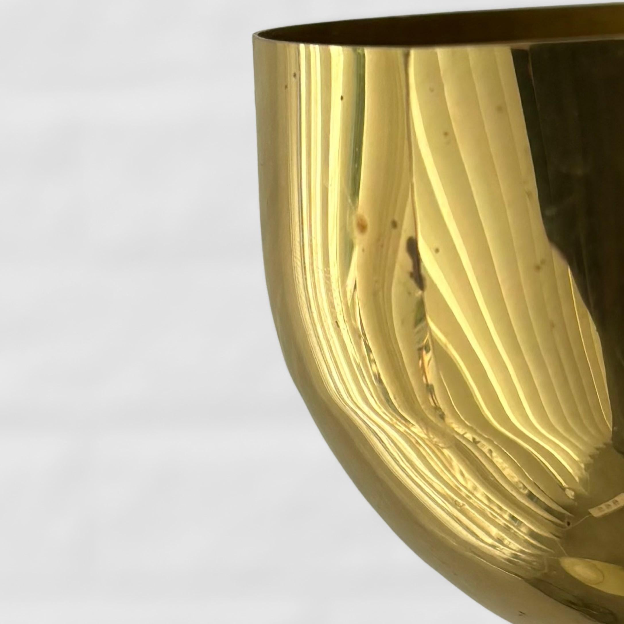 Lampadario scandinavo di metà secolo, ottone e vetro, cinque bracci, Svezia, anni '40 in vendita 3