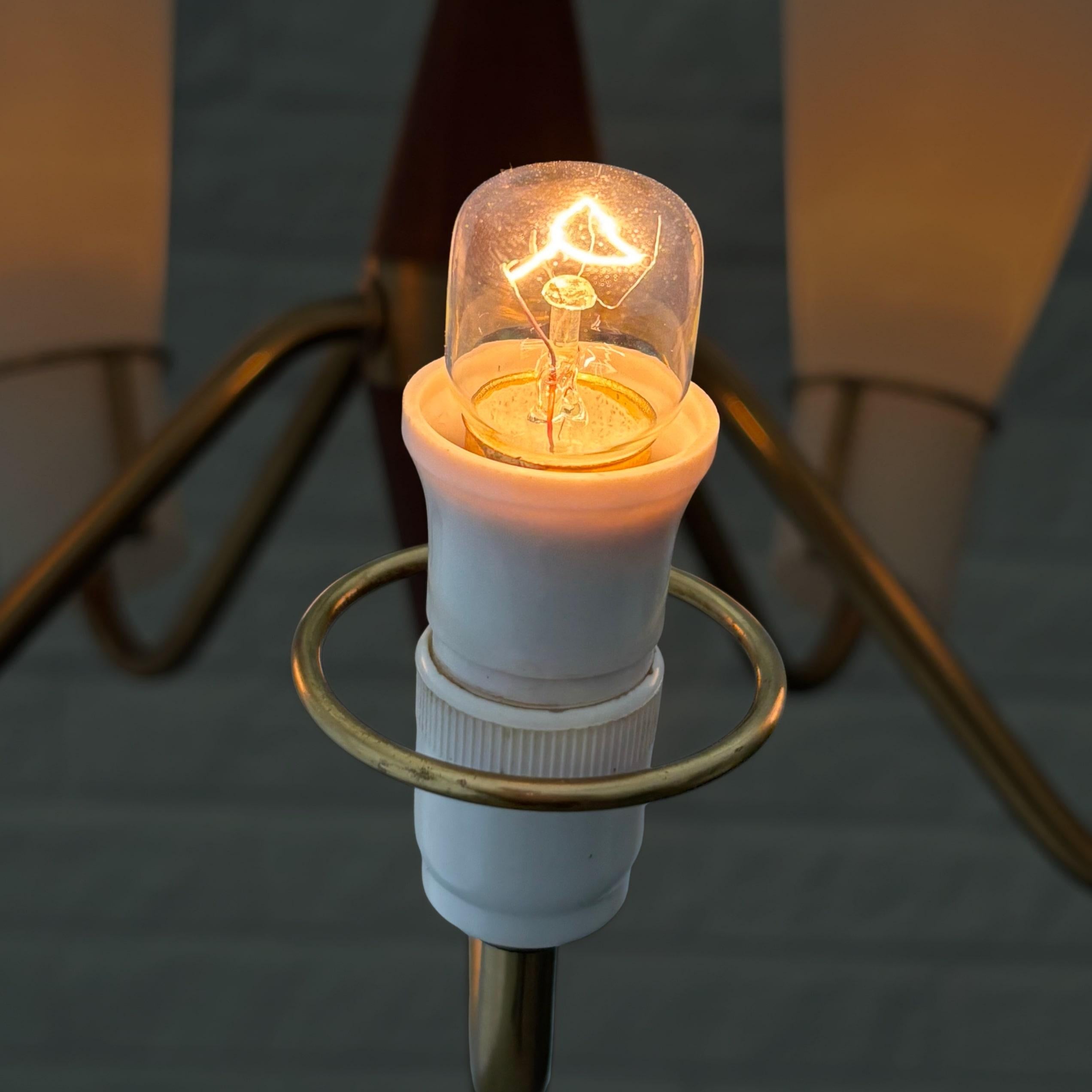Lampadario scandinavo di metà secolo, paralumi a cono, Svezia, anni '50 in vendita 4