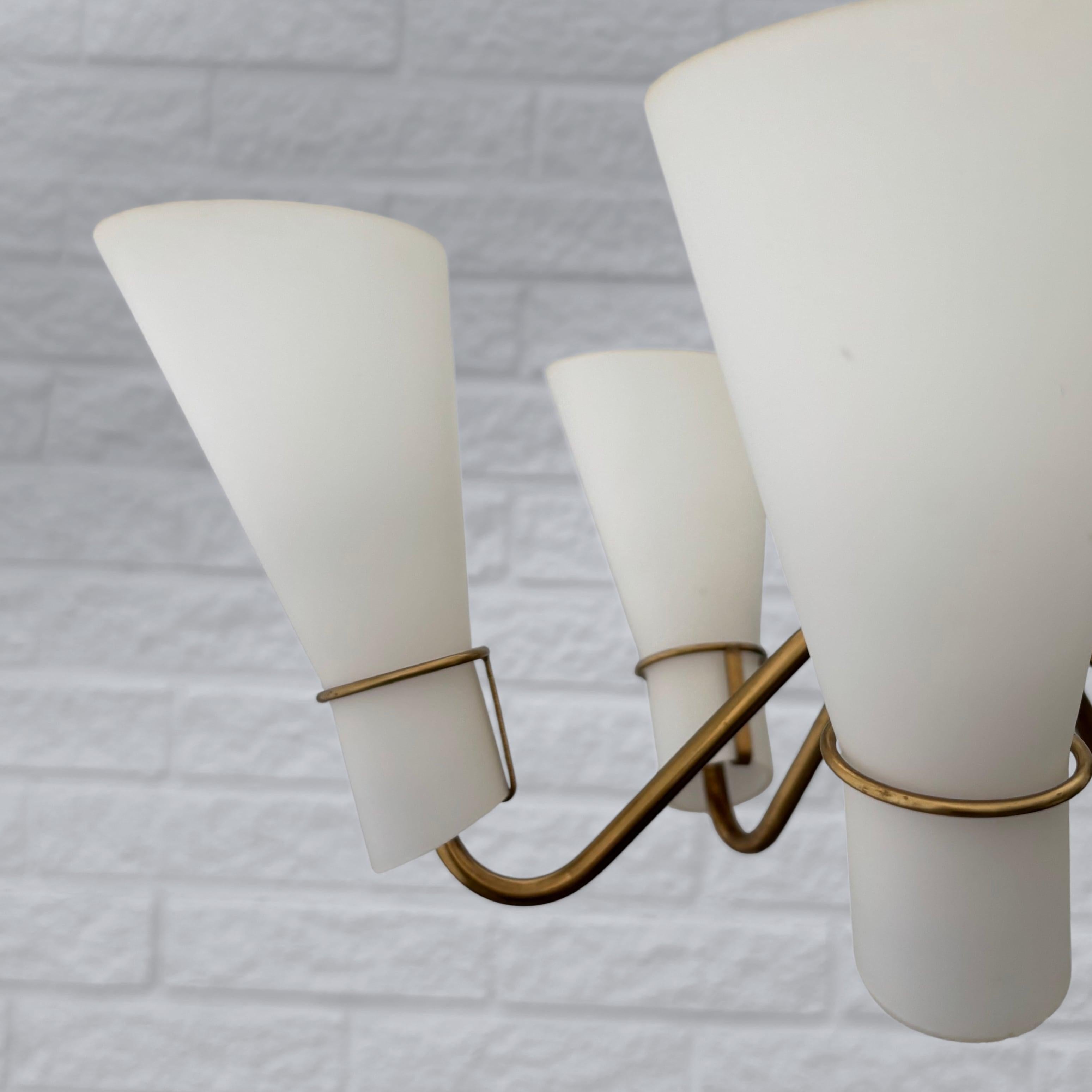 Lampadario scandinavo di metà secolo, paralumi a cono, Svezia, anni '50 in vendita 1