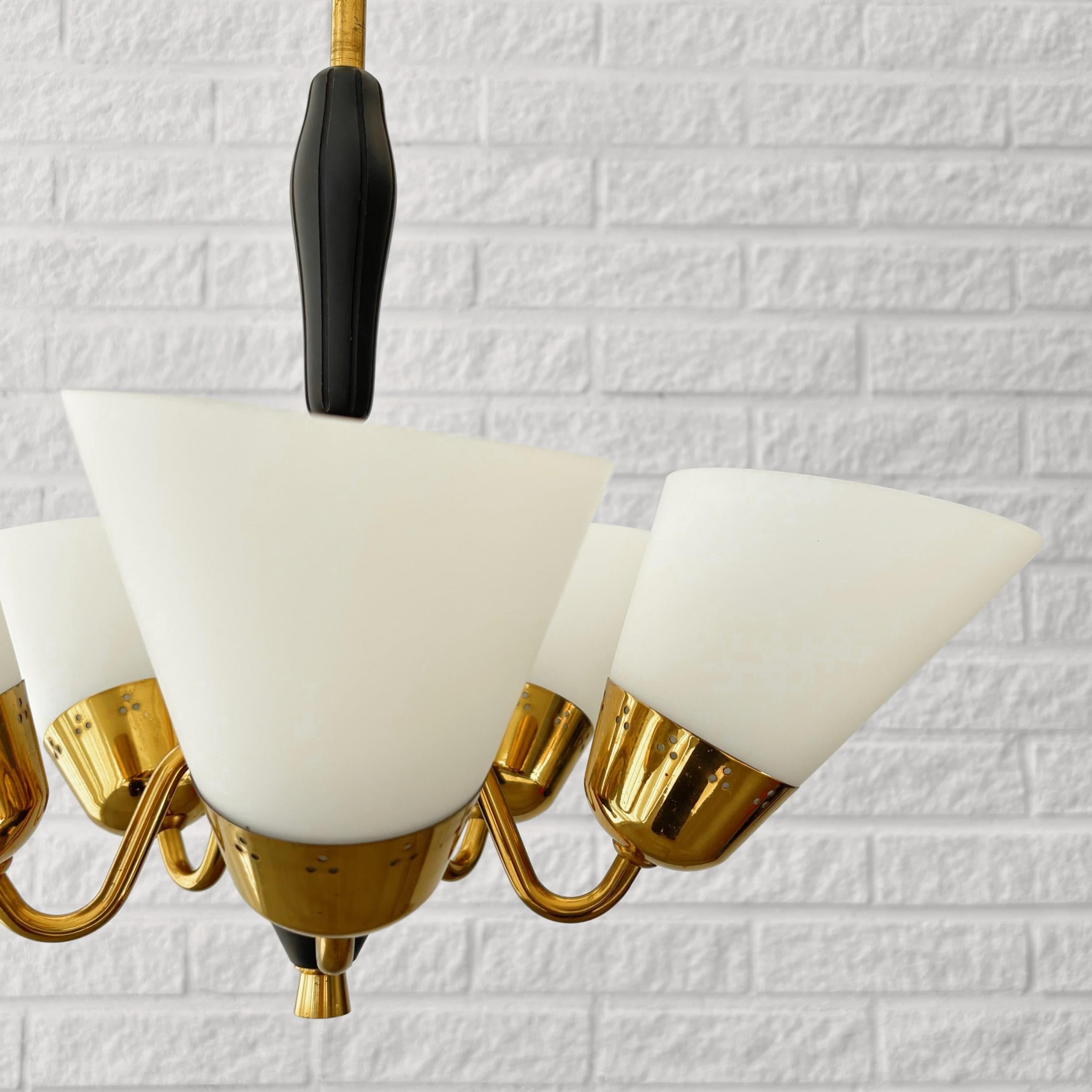 Scandinavian mid-century chandelier, five arms, brass & glass, Sweden, 1940s For Sale 1