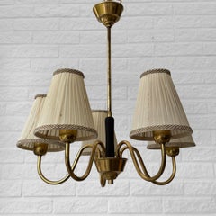 Skandinavischer Kronleuchter aus der Mitte des Jahrhunderts, fünf Arme, Messing und Textil, Schweden, 1940er Jahre