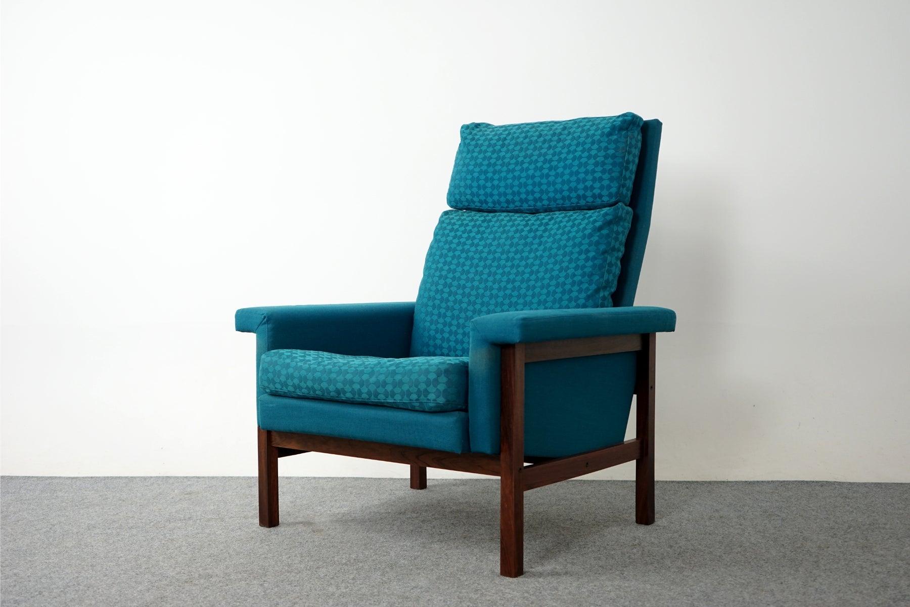 Scandinavian Mid-Century Danish Modern Rosewood Lounge Chair In Good Condition In VANCOUVER, CA