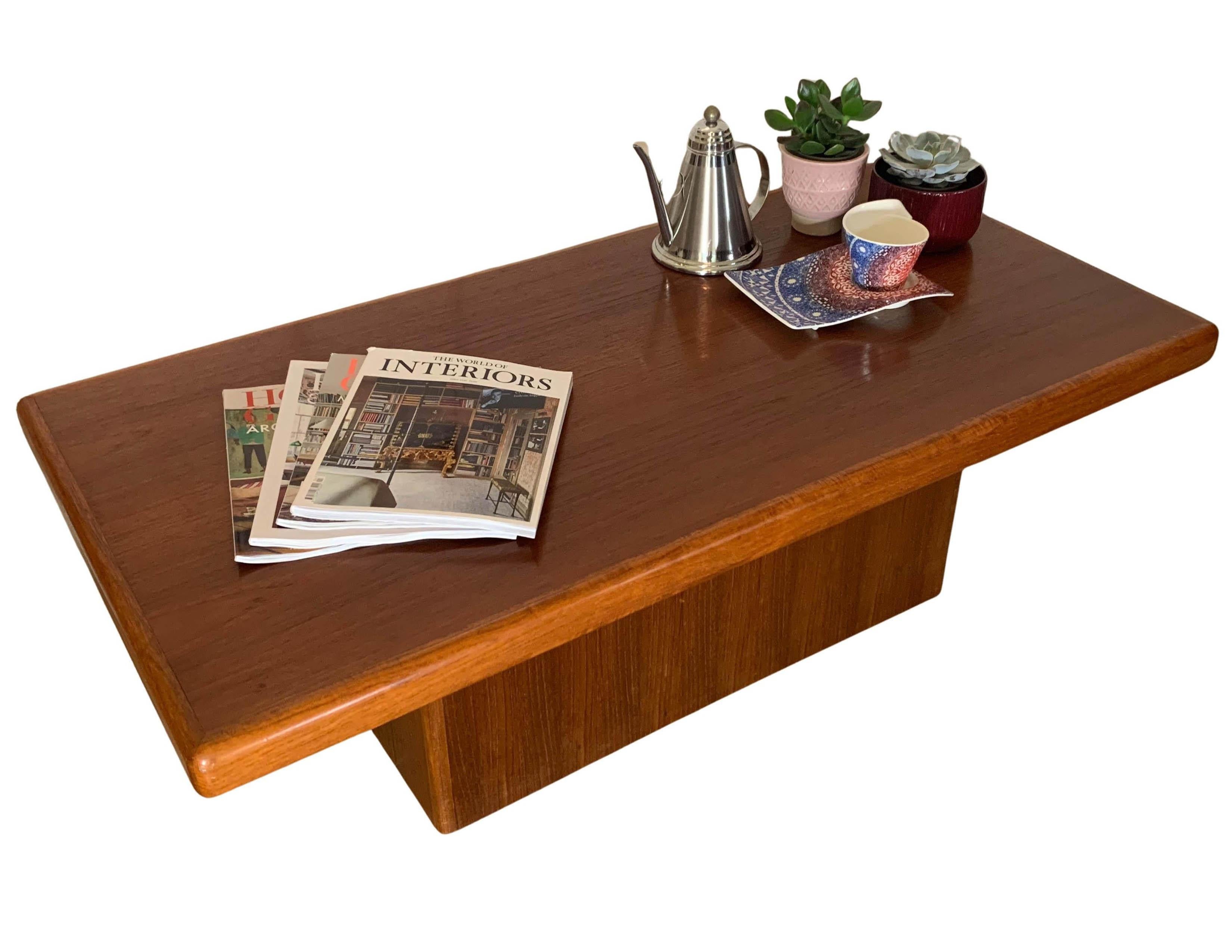 Skandinavische Mid Century Danish Teak Säule Low Statement Couchtisch 1960er Jahre im Angebot 1