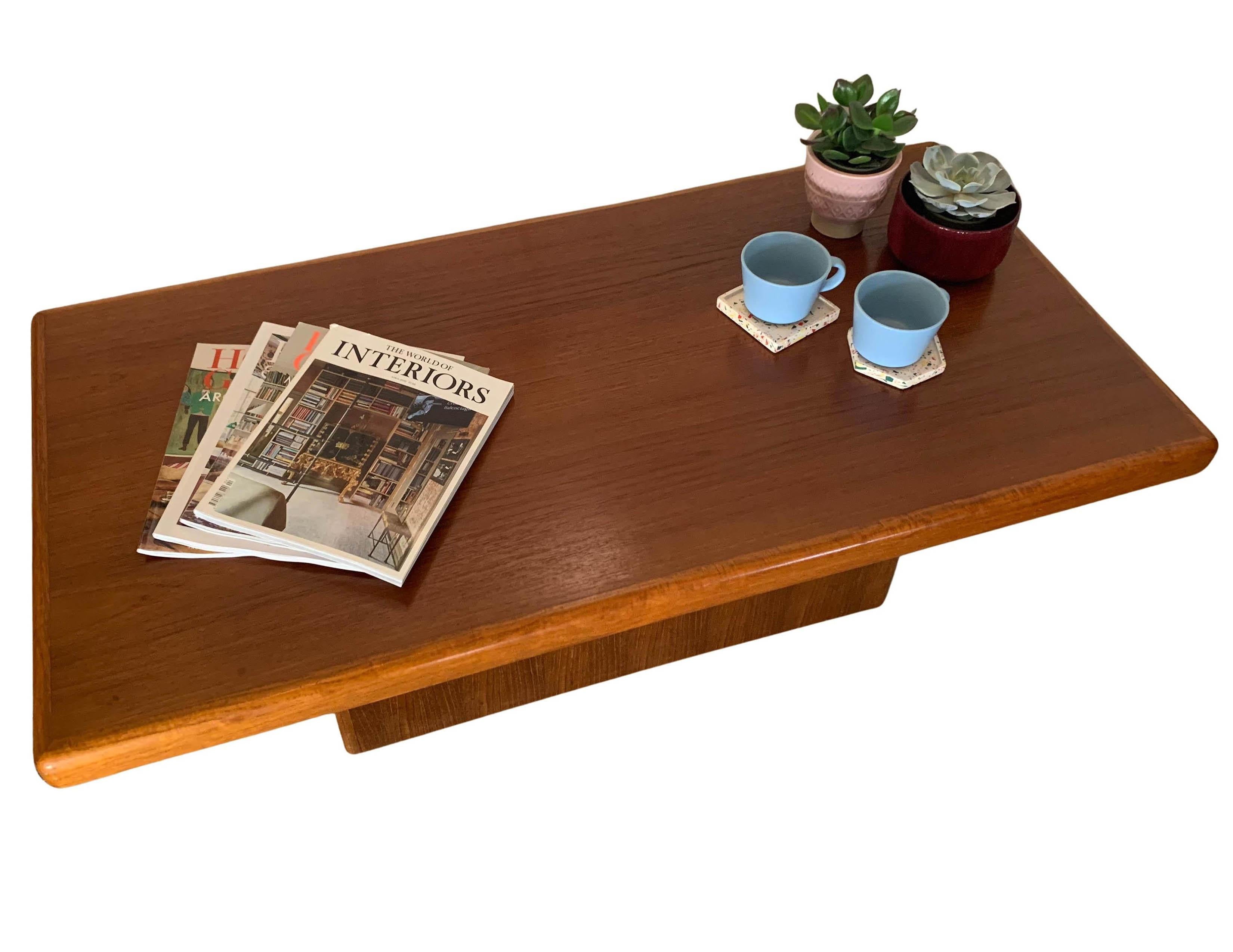 Skandinavische Mid Century Danish Teak Säule Low Statement Couchtisch 1960er Jahre (Skandinavische Moderne) im Angebot