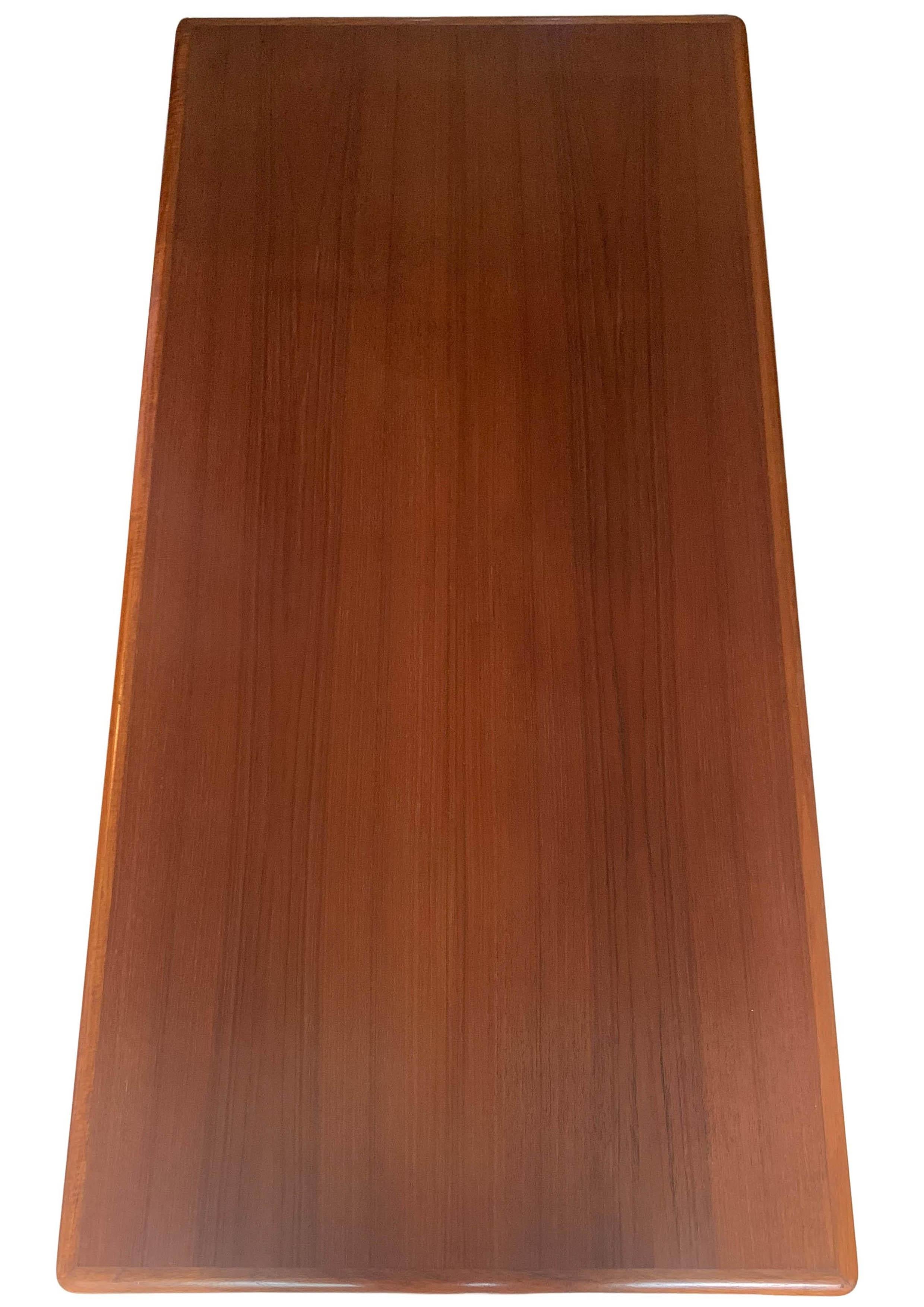 Skandinavische Mid Century Danish Teak Säule Low Statement Couchtisch 1960er Jahre im Zustand „Gut“ im Angebot in Reading, Berkshire