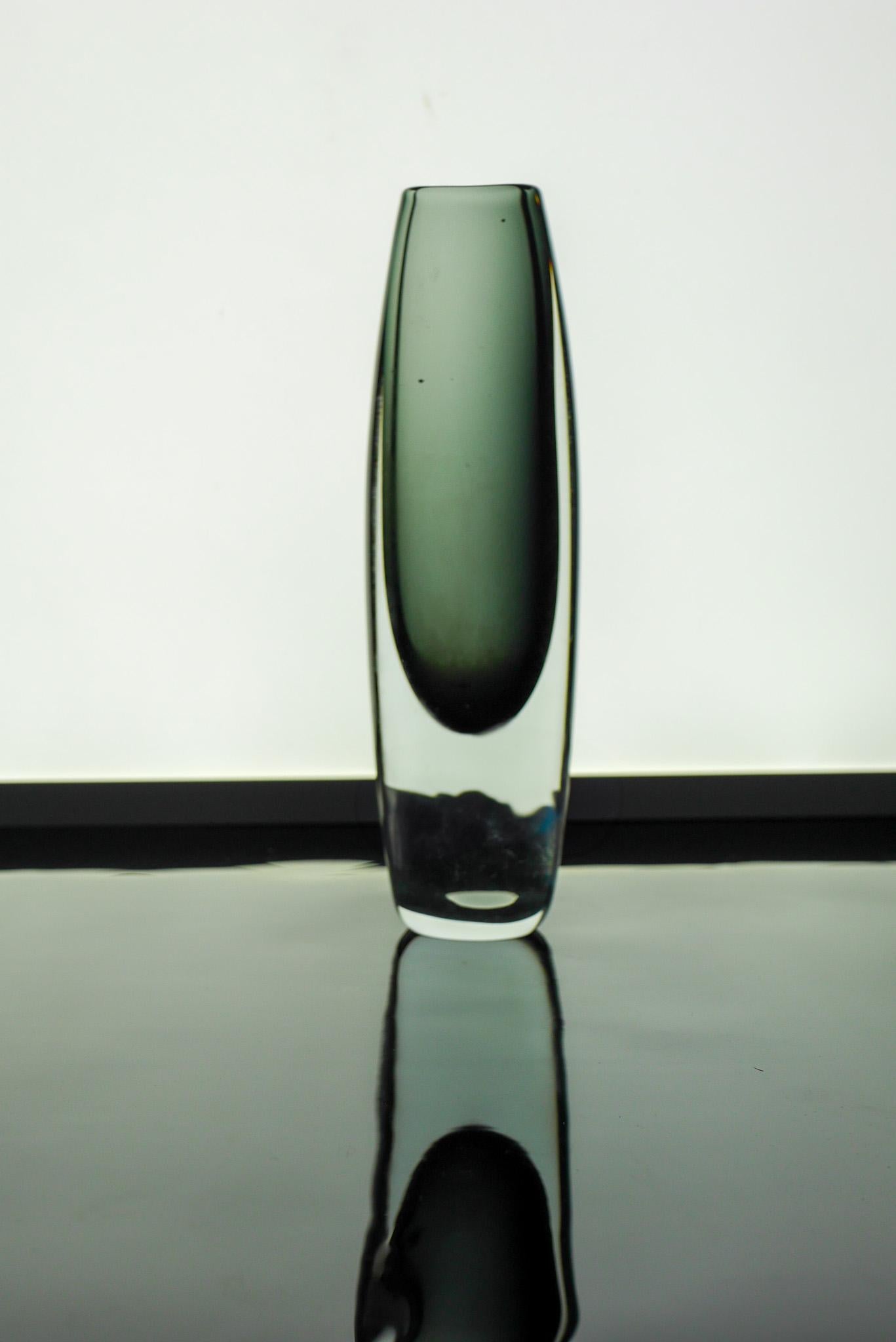 Mid-Century moderno Vaso in vetro sommerso di Gunnar Nylund, design scandinavo della metà del secolo scorso in vendita