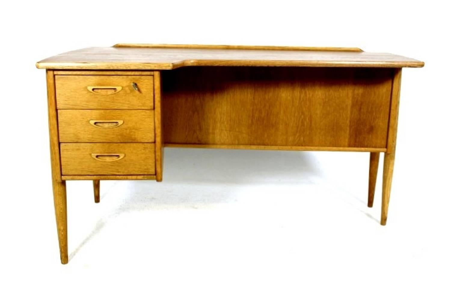 Scandinavian midcentury desk in oak. 