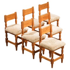 Juego de 6 sillas de comedor escandinavas de mediados de siglo de pino y piel de oveja