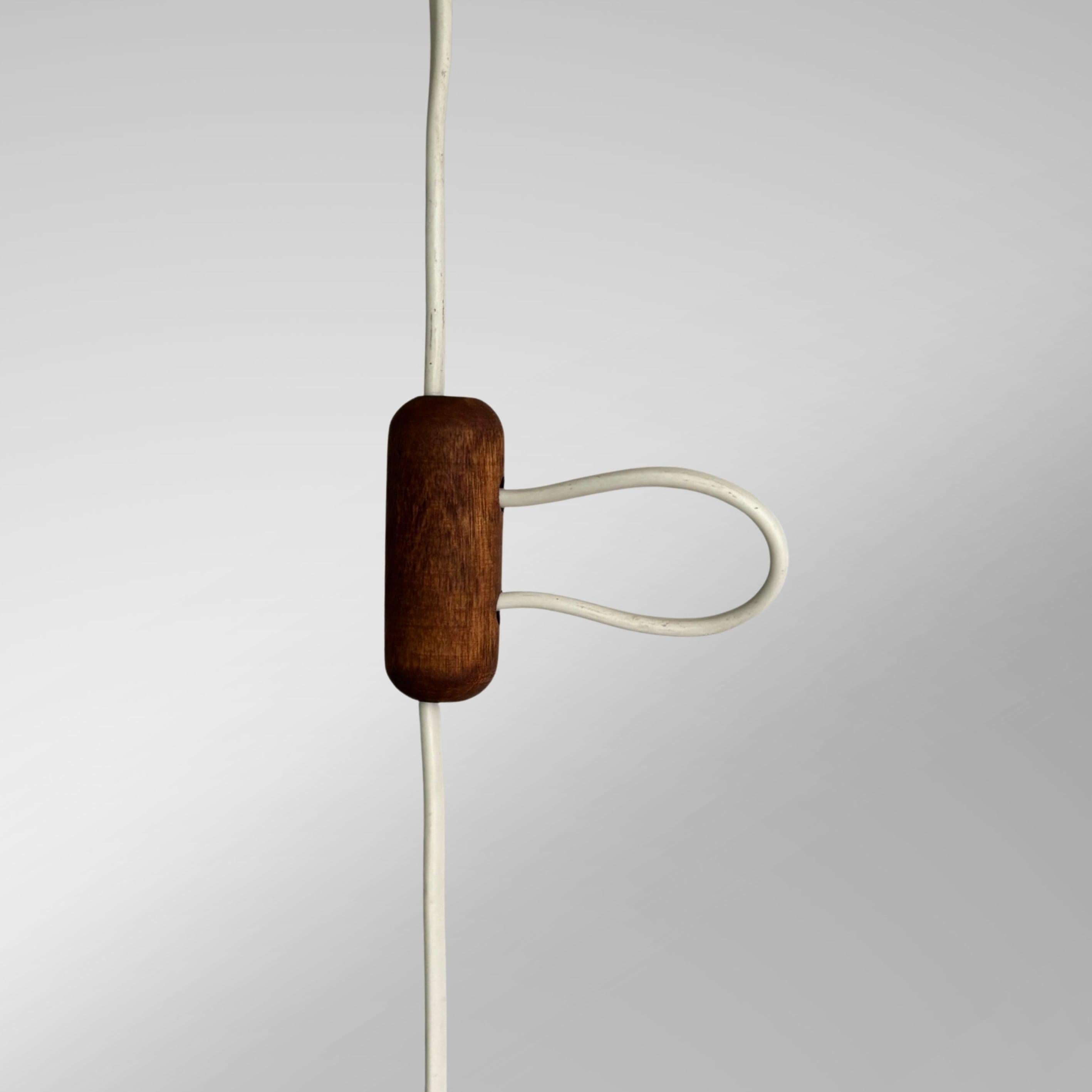 Lampada a sospensione scandinava a doppio cono diabolo della metà del secolo scorso, Svezia, anni '50 in vendita 3