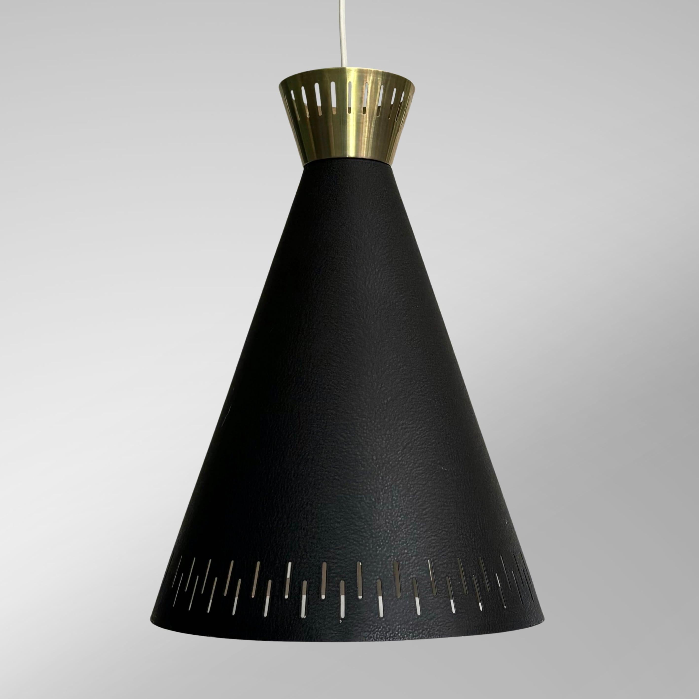Scandinavo moderno Lampada a sospensione scandinava a doppio cono diabolo della metà del secolo scorso, Svezia, anni '50 in vendita