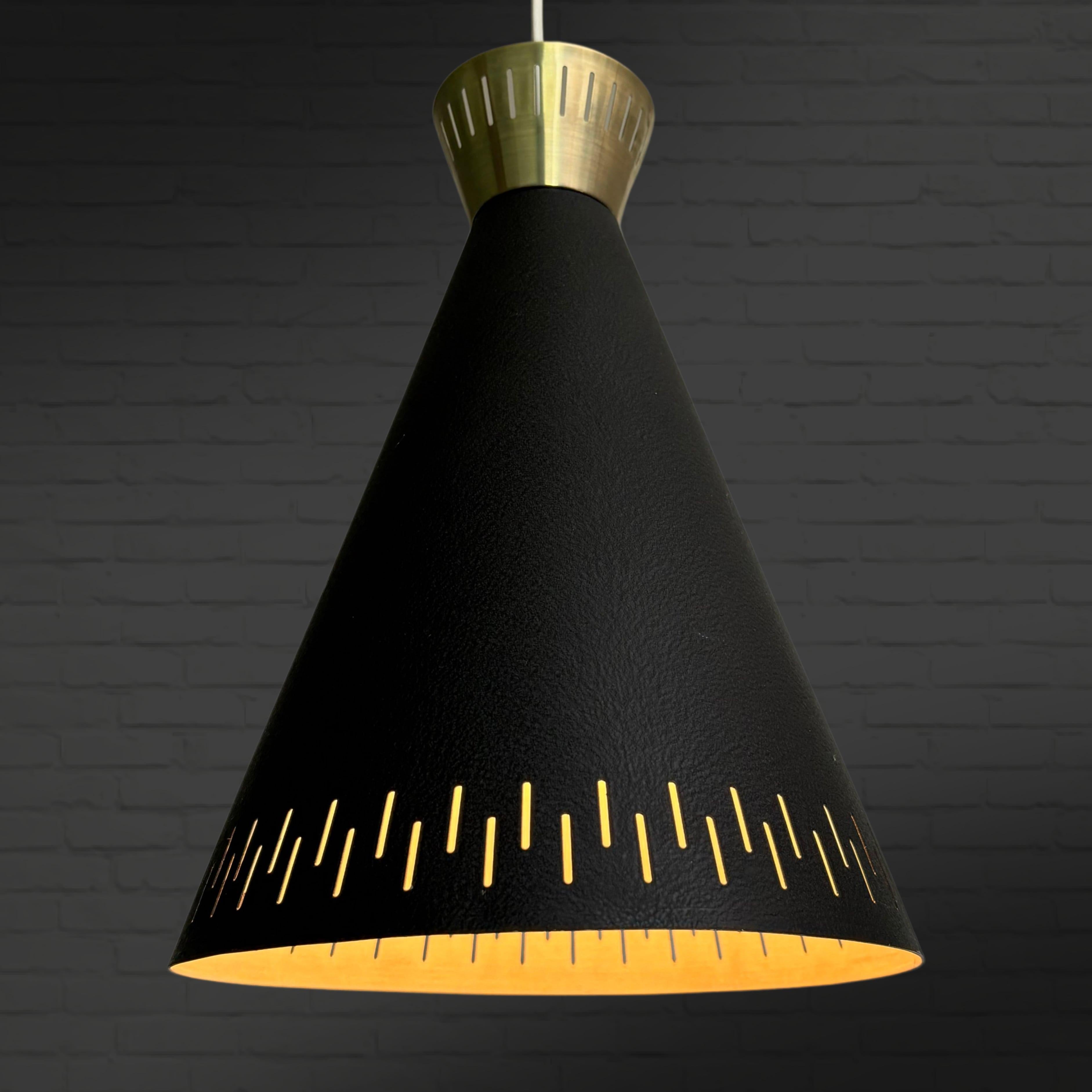 Svedese Lampada a sospensione scandinava a doppio cono diabolo della metà del secolo scorso, Svezia, anni '50 in vendita