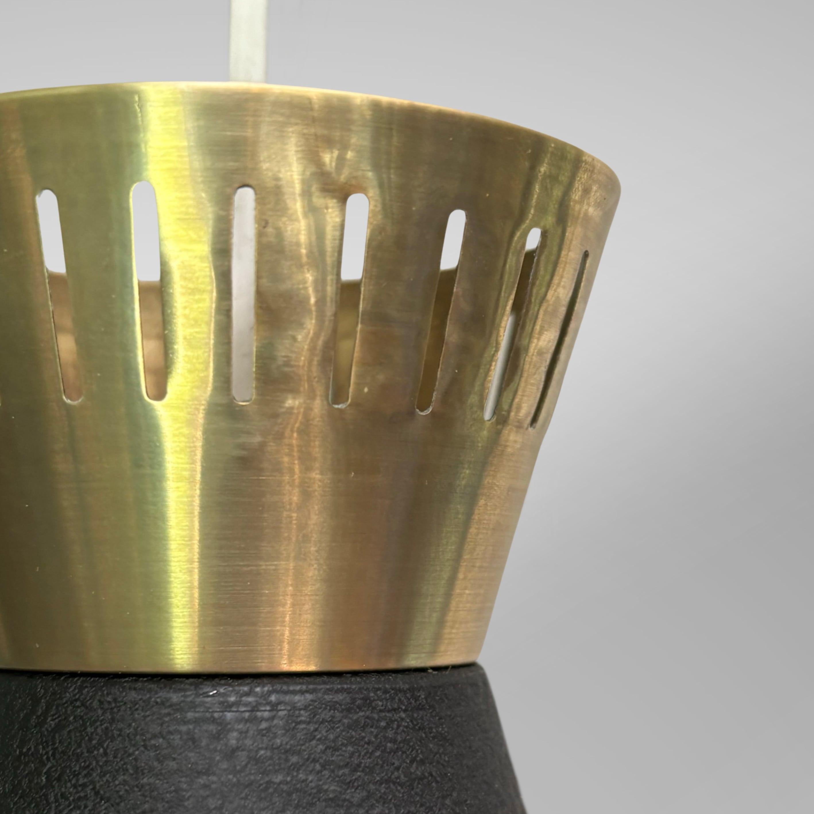 Lampada a sospensione scandinava a doppio cono diabolo della metà del secolo scorso, Svezia, anni '50 in vendita 1