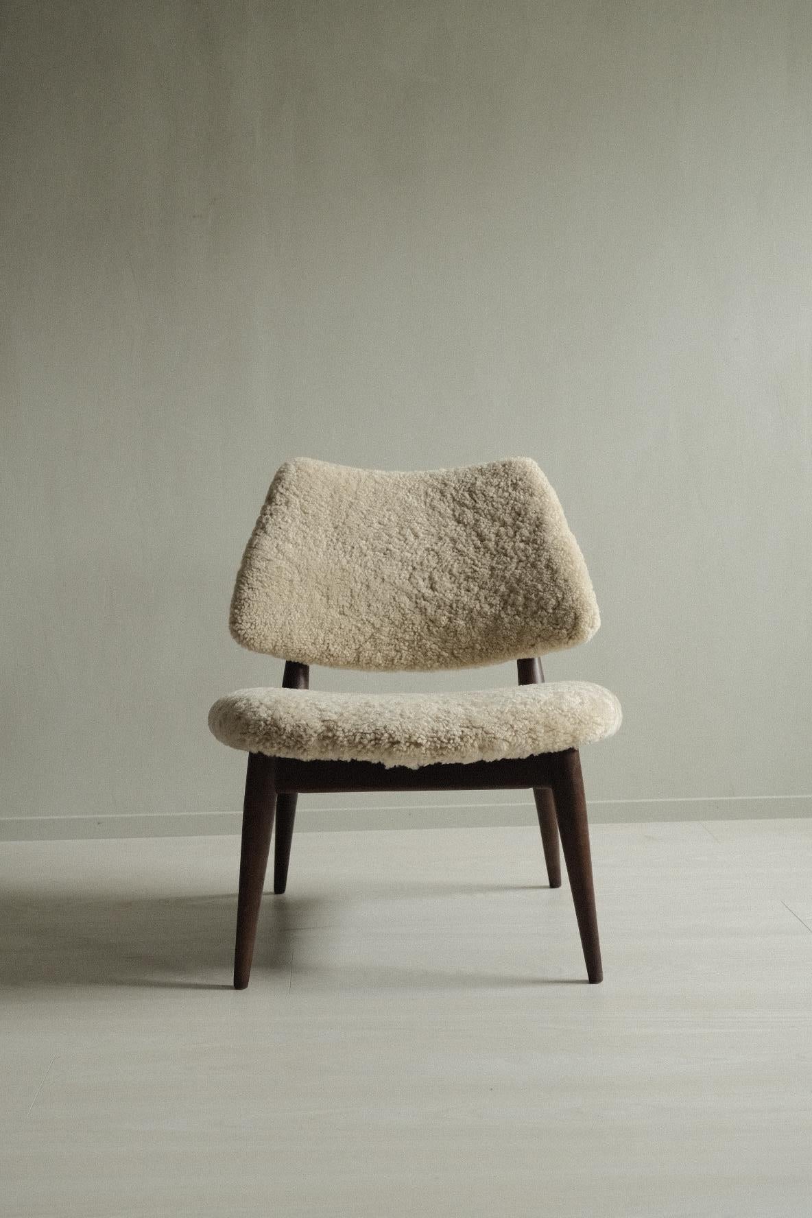 A beautiful and rare Scandinavian easy chair in premium natural color shearling. Legs of dark stained beech. Produced in Norway in the 1950s by unknown designer. 