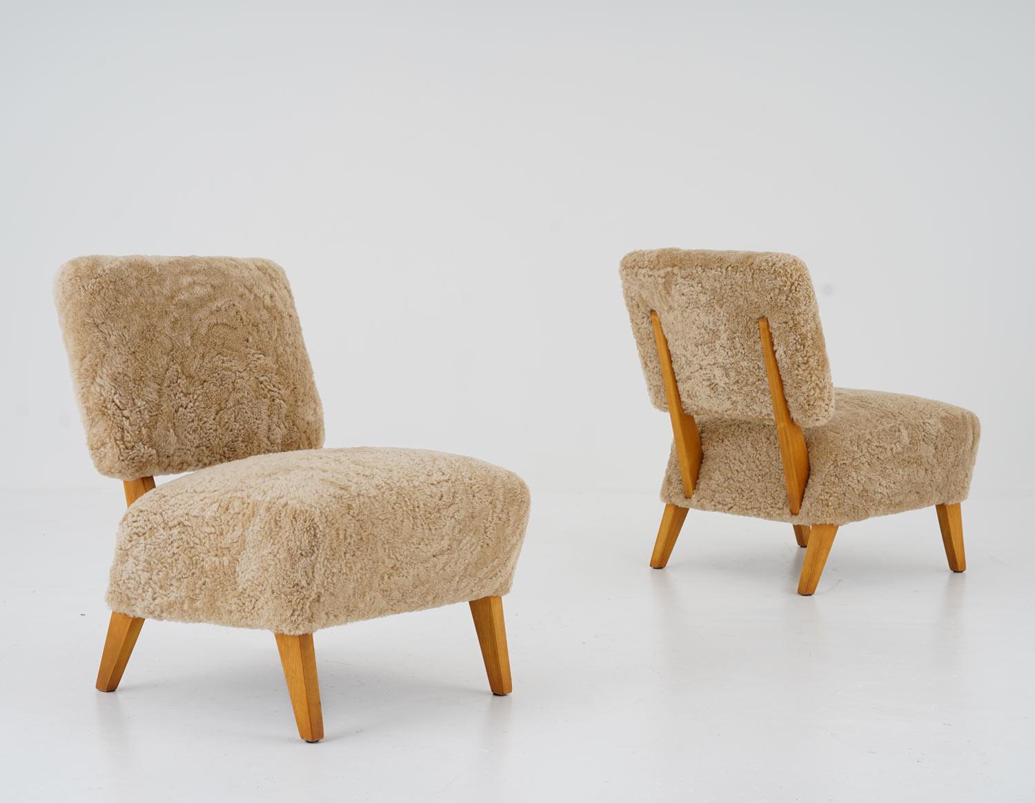 A pair of rare easy chairs manufactured in Norway at Langlos Fabrikker, Stranda, 1940s.
These chairs are a great example of early Norwegian modernist design with beautiful proportions and nice details. 
They have been reupholstered in