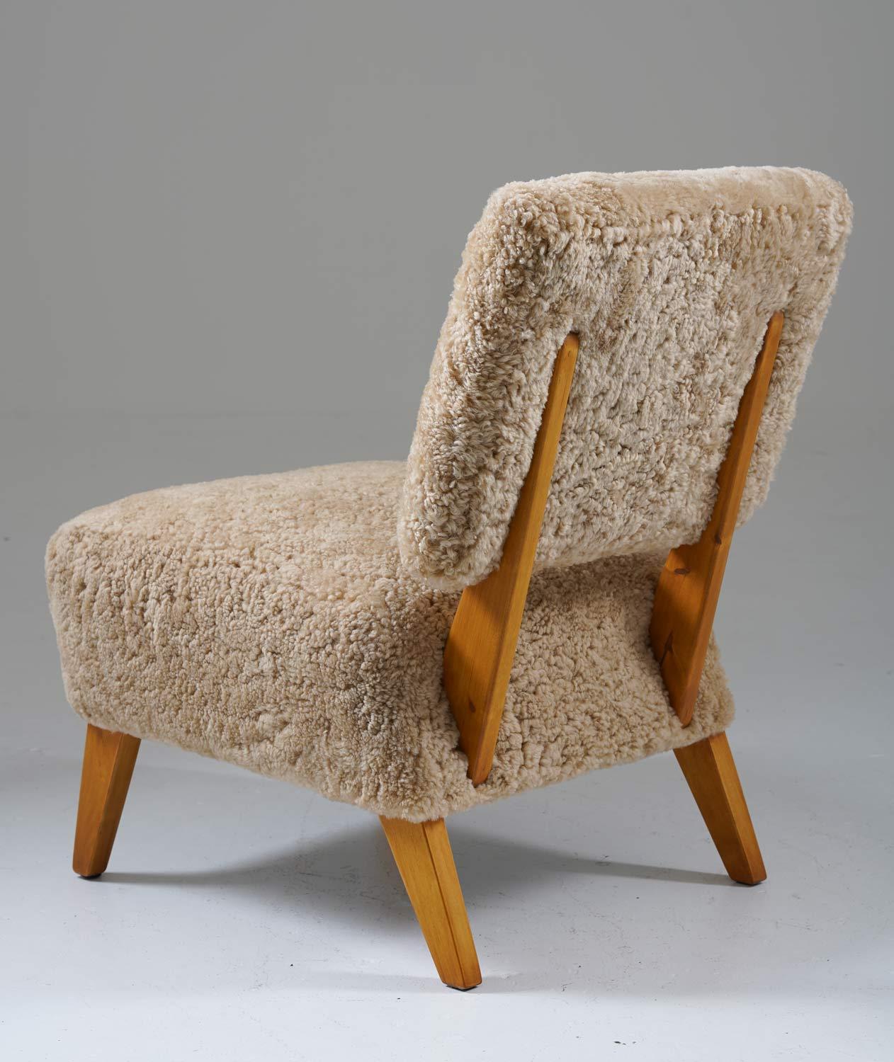 Scandinavian Mid Century Easy Chairs in Sheepskin by Langlos Fabrikker Stranda In Good Condition In Karlstad, SE