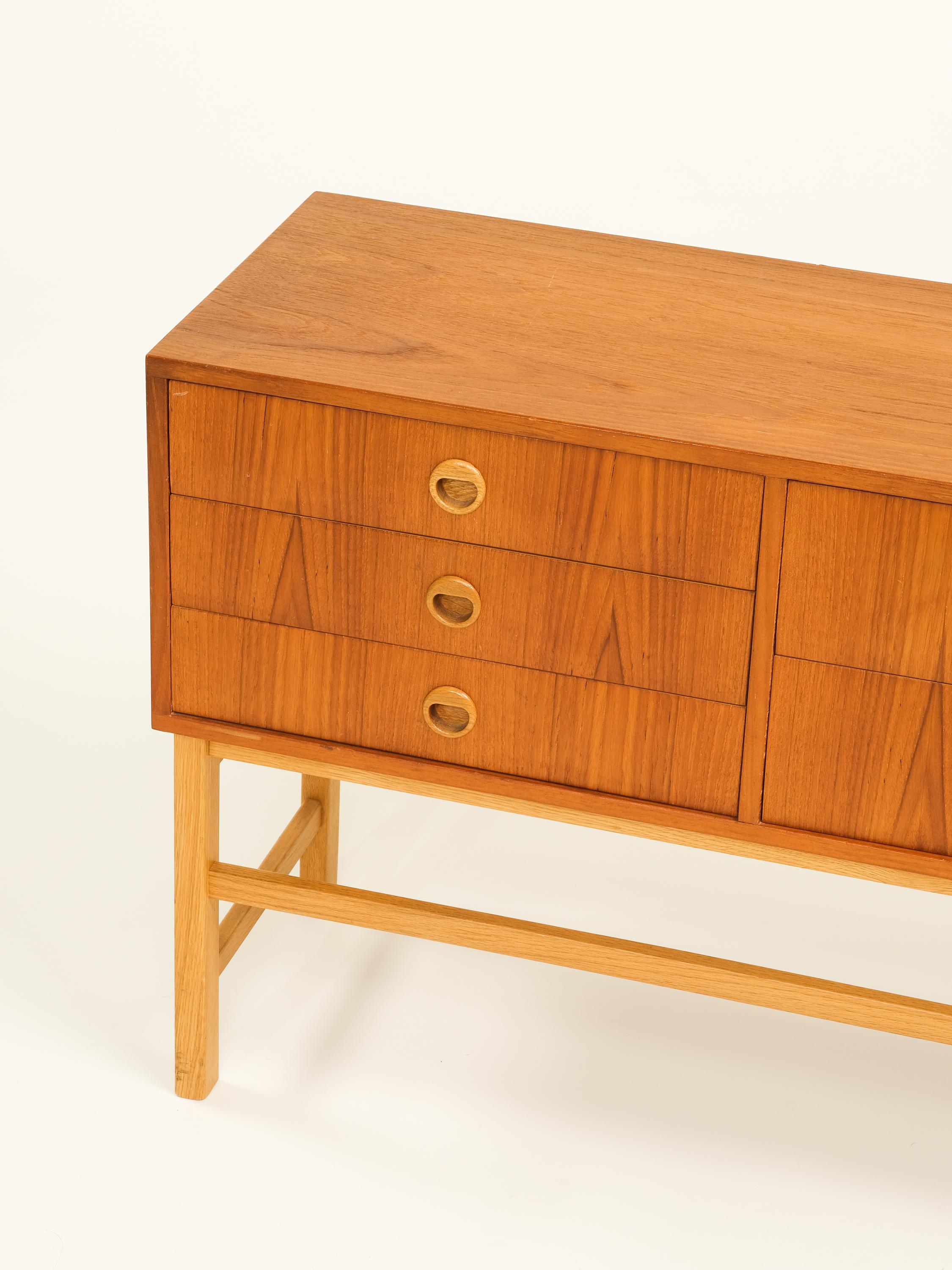 Scandinavian Modern Scandinavian Mid-Century Five Drawer Console Table in Teak & Oak For Sale