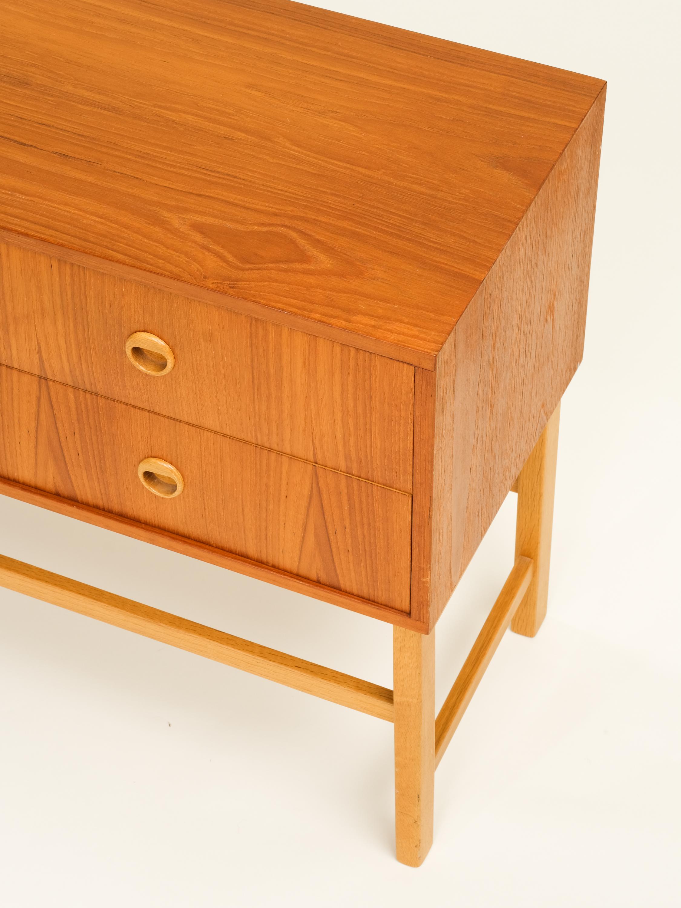 Scandinavian Mid-Century Five Drawer Console Table in Teak & Oak For Sale 1