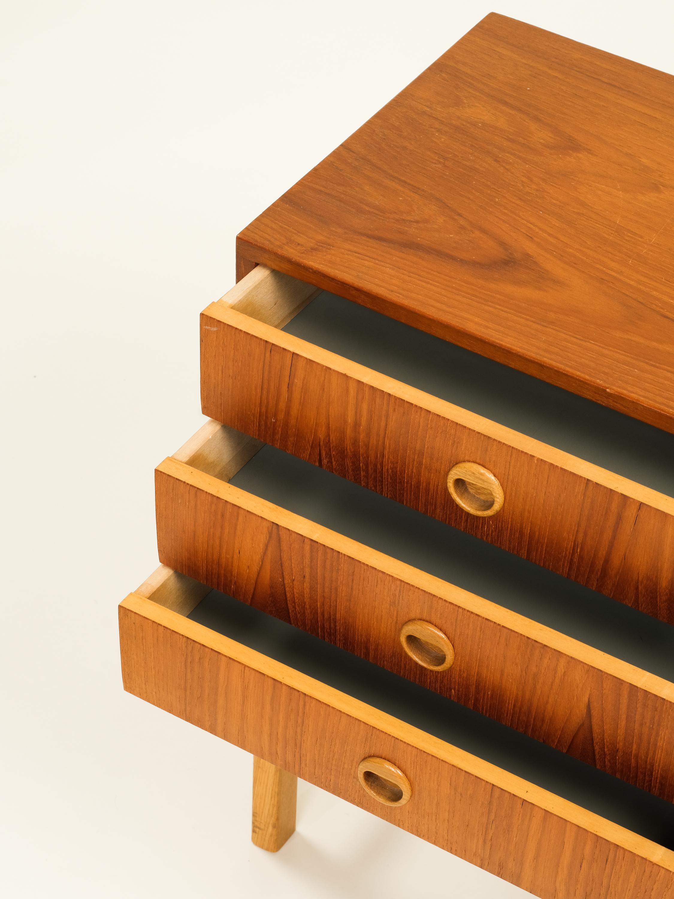 Scandinavian Mid-Century Five Drawer Console Table in Teak & Oak For Sale 2