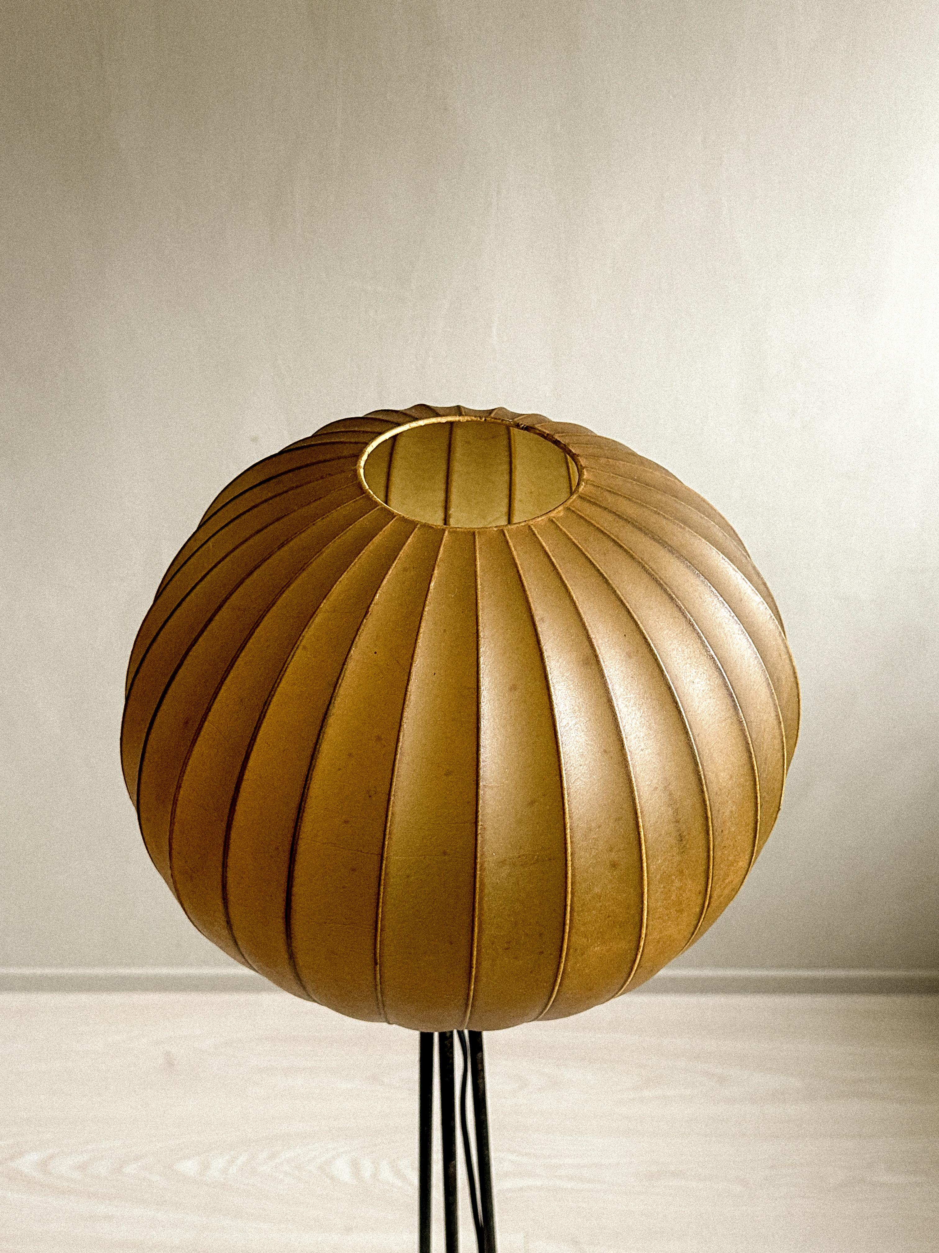 Scandinavian Mid-Century Floor Lamp, Anonymous, Sweden C. 1950s In Good Condition For Sale In Hønefoss, 30