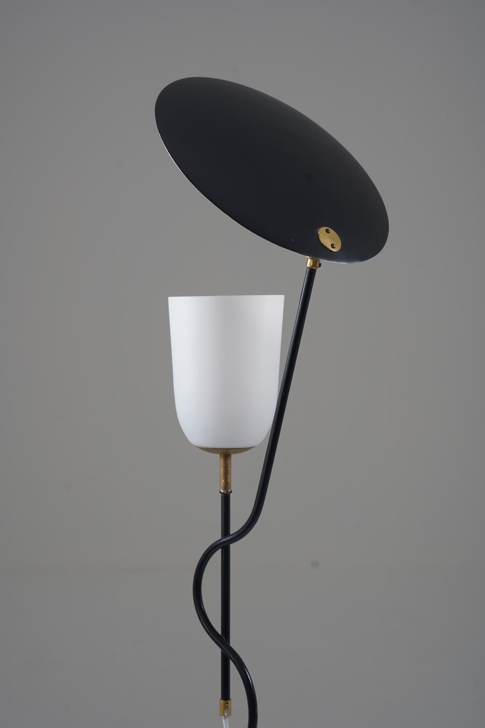Scandinavian Mid Century Floor Lamp in Metal and Brass In Good Condition For Sale In Karlstad, SE