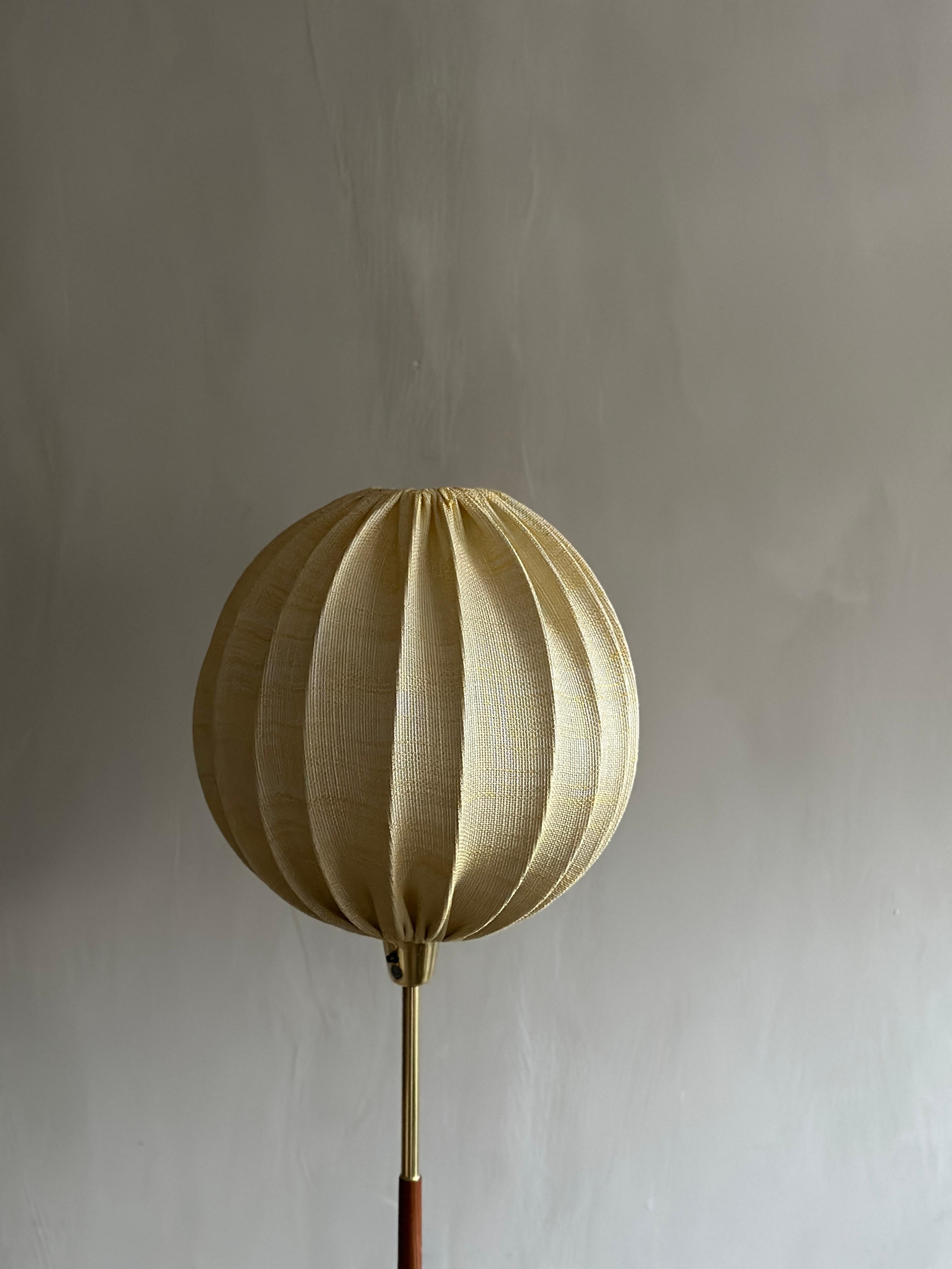 Swedish Scandinavian Mid-Century Floor Lamp, Möllers Armatur Eskilstuna, Sweden C. 1950s