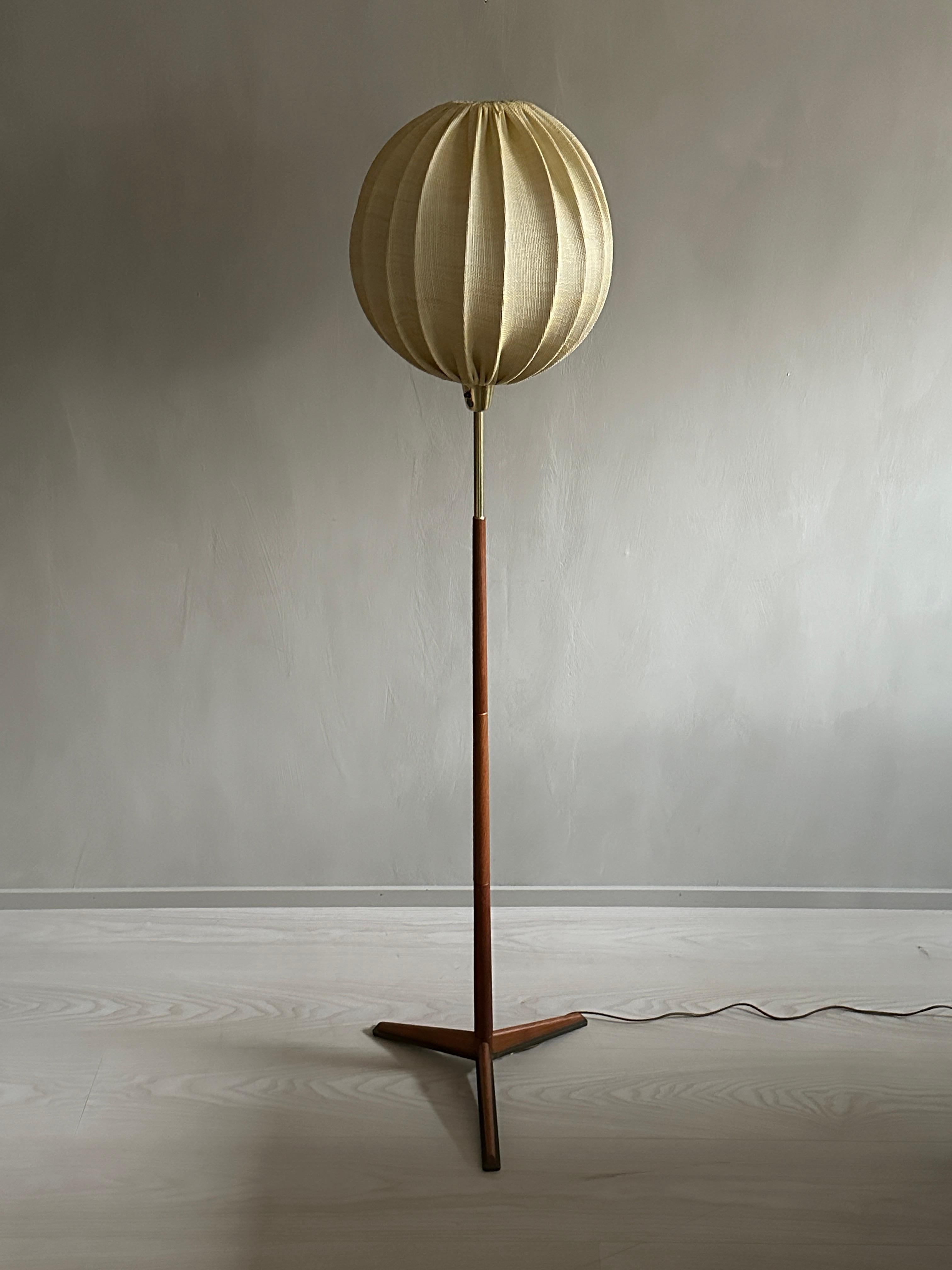 Scandinavian Mid-Century Floor Lamp, Möllers Armatur Eskilstuna, Sweden C. 1950s 2