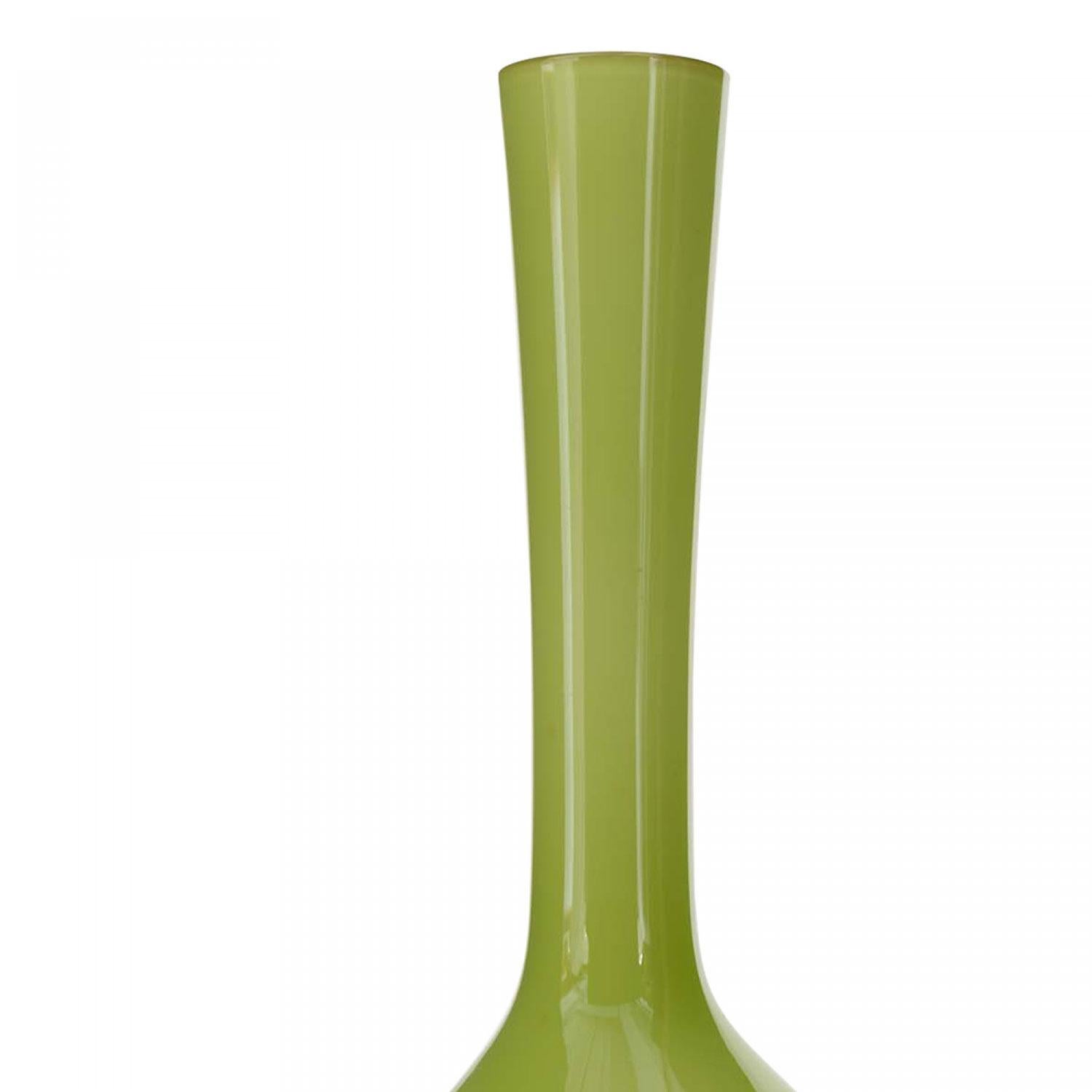 Moderno Scandinavian Mid-Century Green Glass Bud Vase in vendita