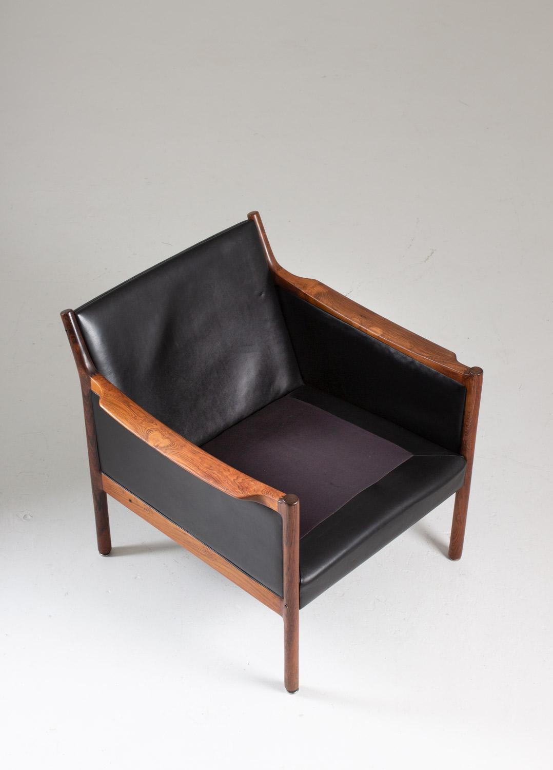 Scandinavian Midcentury Leather and Rosewood Lounge Chairs by Torbjørn Afdal For Sale 4