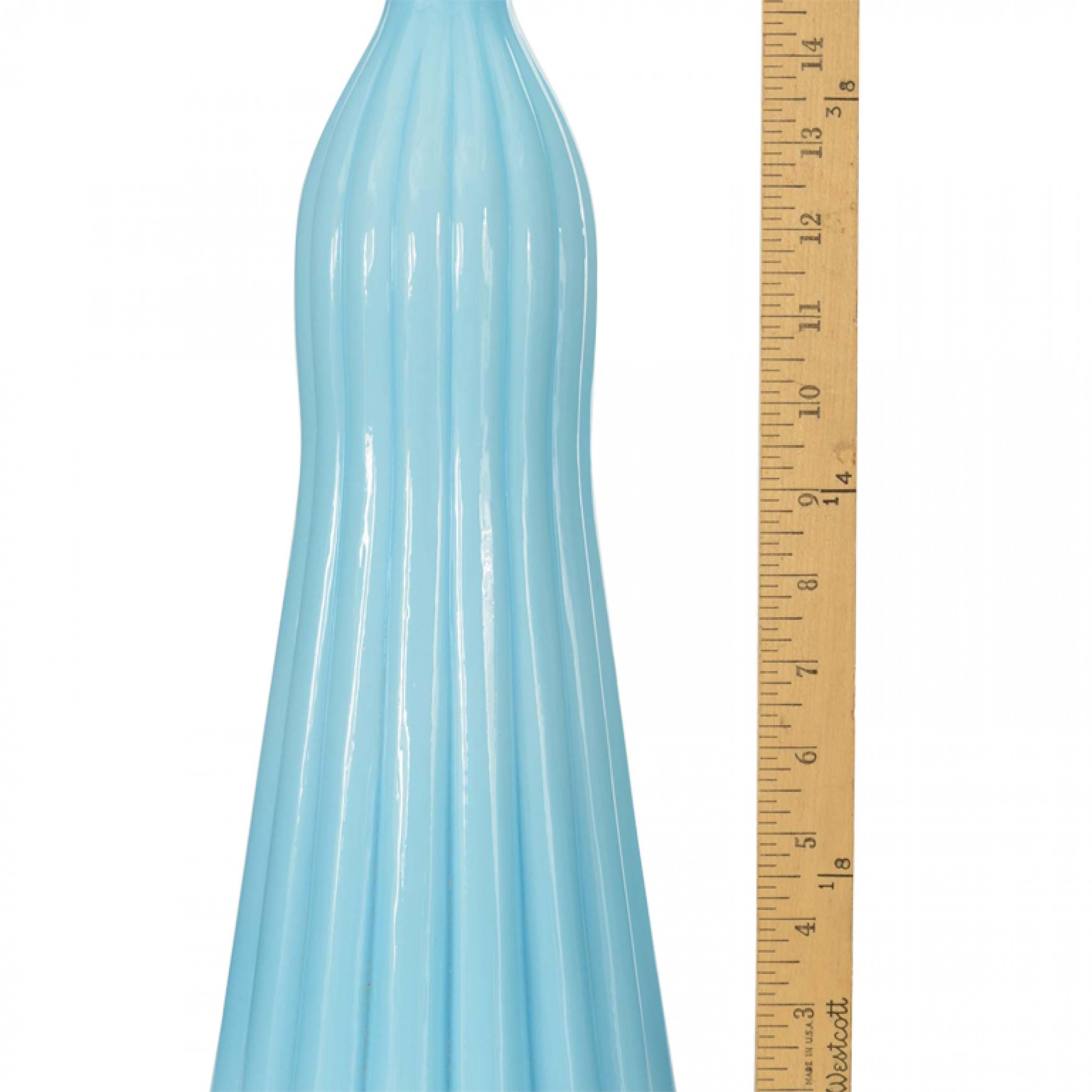 Scandinavo Vaso scandinavo a bocciolo azzurro di metà secolo in vendita