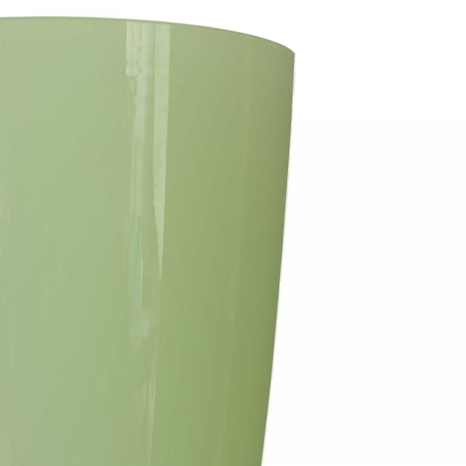 Scandinavian Mid-Century Light Green Glass Vase In condizioni buone in vendita a Queens, NY