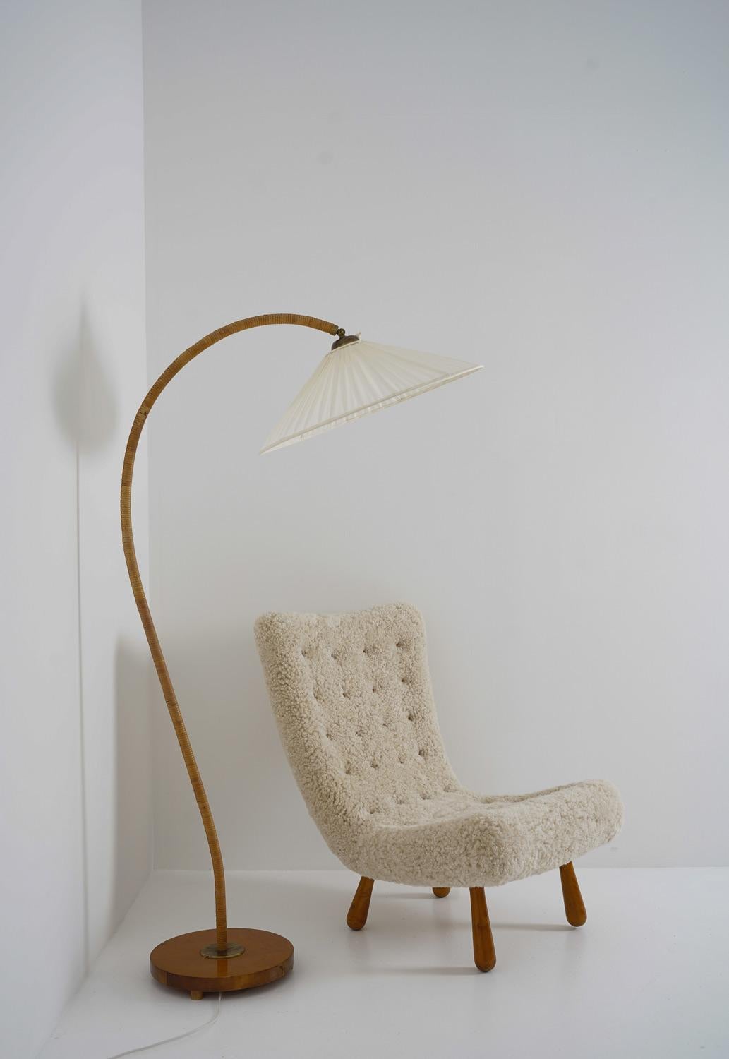 Scandinavian Mid Century Lounge Chair in Sheepskin For Sale 4