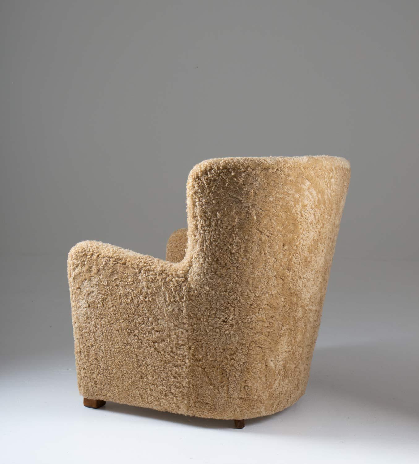 Scandinavian Modern Scandinavian Mid Century Lounge Chair in Sheepskin