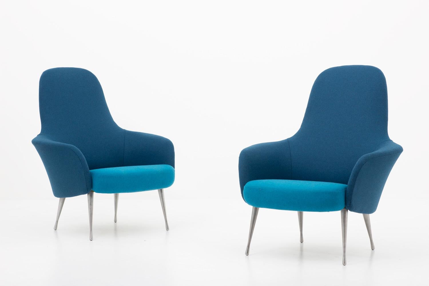 Rare Scandinavian midcentury easy chairs by Alf Svensson for DUX, 1960s.
These elegant organic shaped lounge chairs have been upholstered in high quality blue wool fabric, matching the brushed aluminium drumlegs perfectly.
 