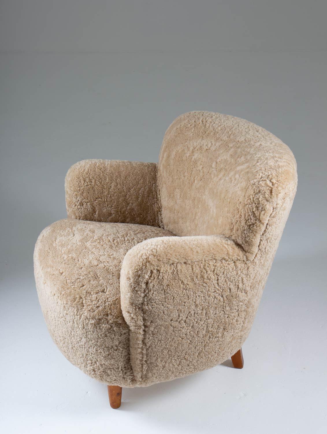Scandinavian Mid Century Lounge Chairs in Sheepskin For Sale 1