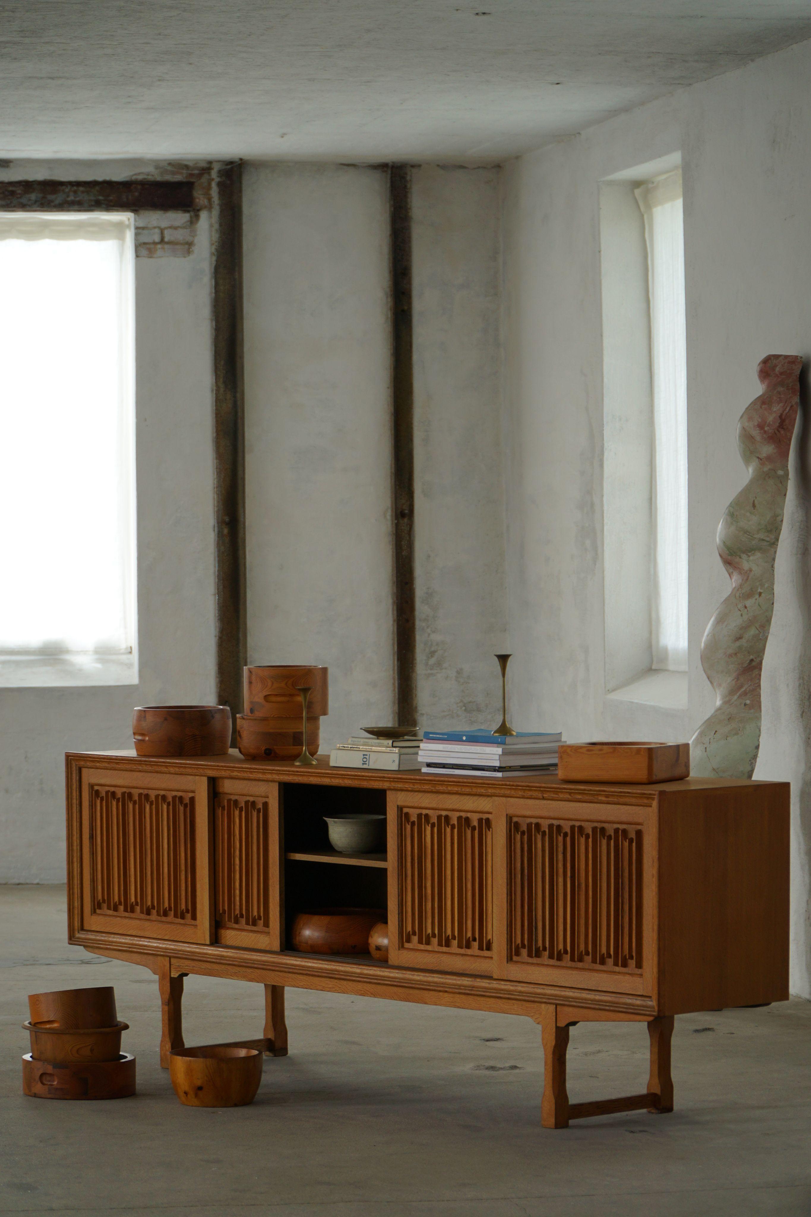 Credenza bassa scandinava di metà secolo in Oak di un ebanista danese, anni '60 in vendita 7