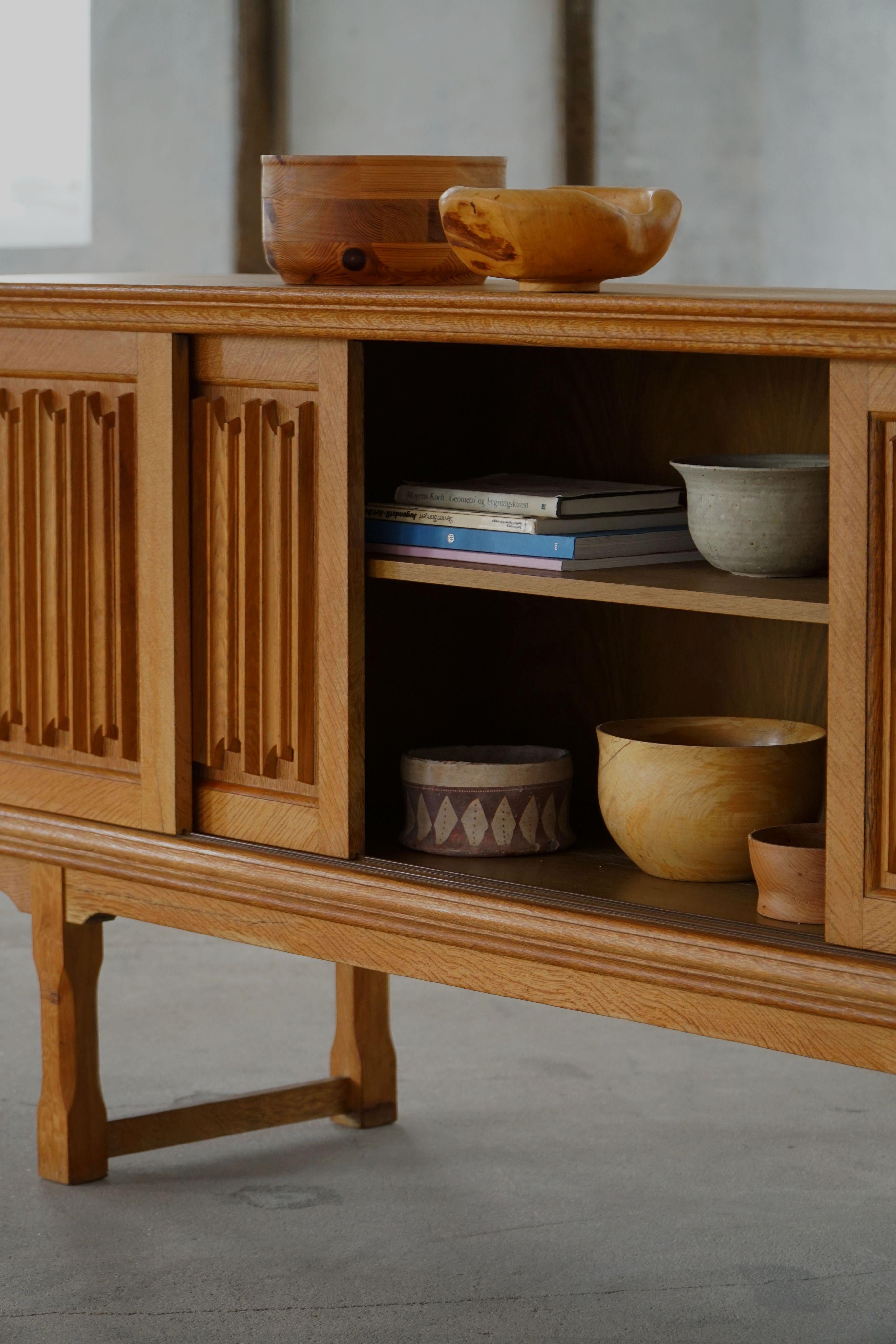 Credenza bassa scandinava di metà secolo in Oak di un ebanista danese, anni '60 in vendita 8