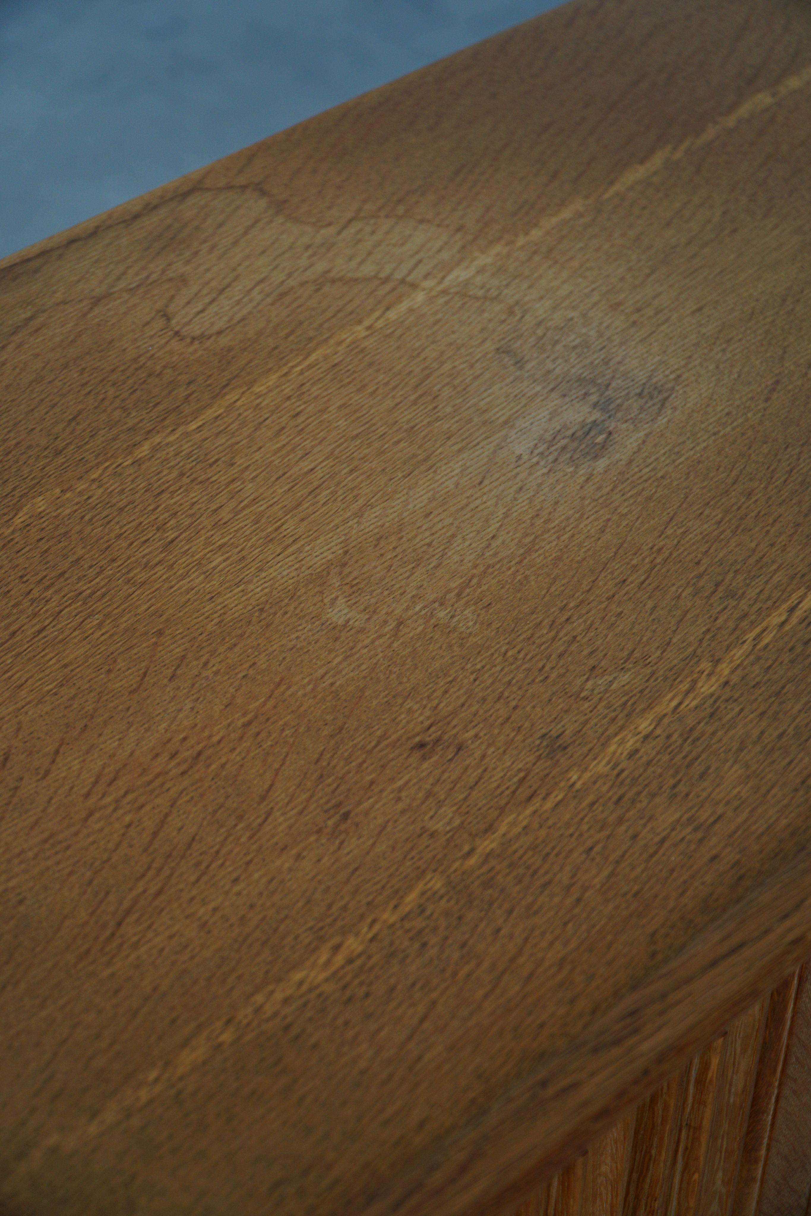 Credenza bassa scandinava di metà secolo in Oak di un ebanista danese, anni '60 in vendita 11