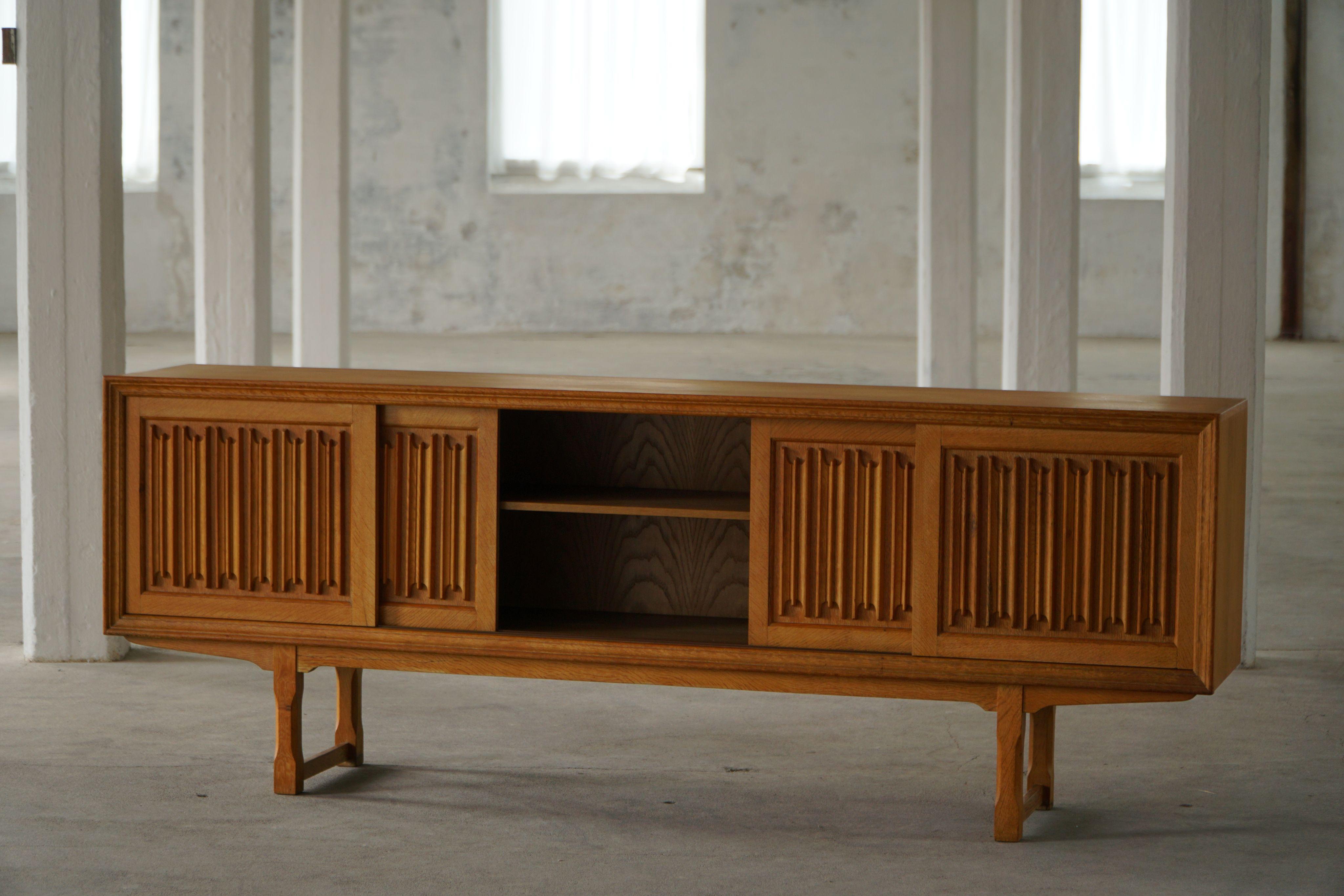 Danese Credenza bassa scandinava di metà secolo in Oak di un ebanista danese, anni '60 in vendita