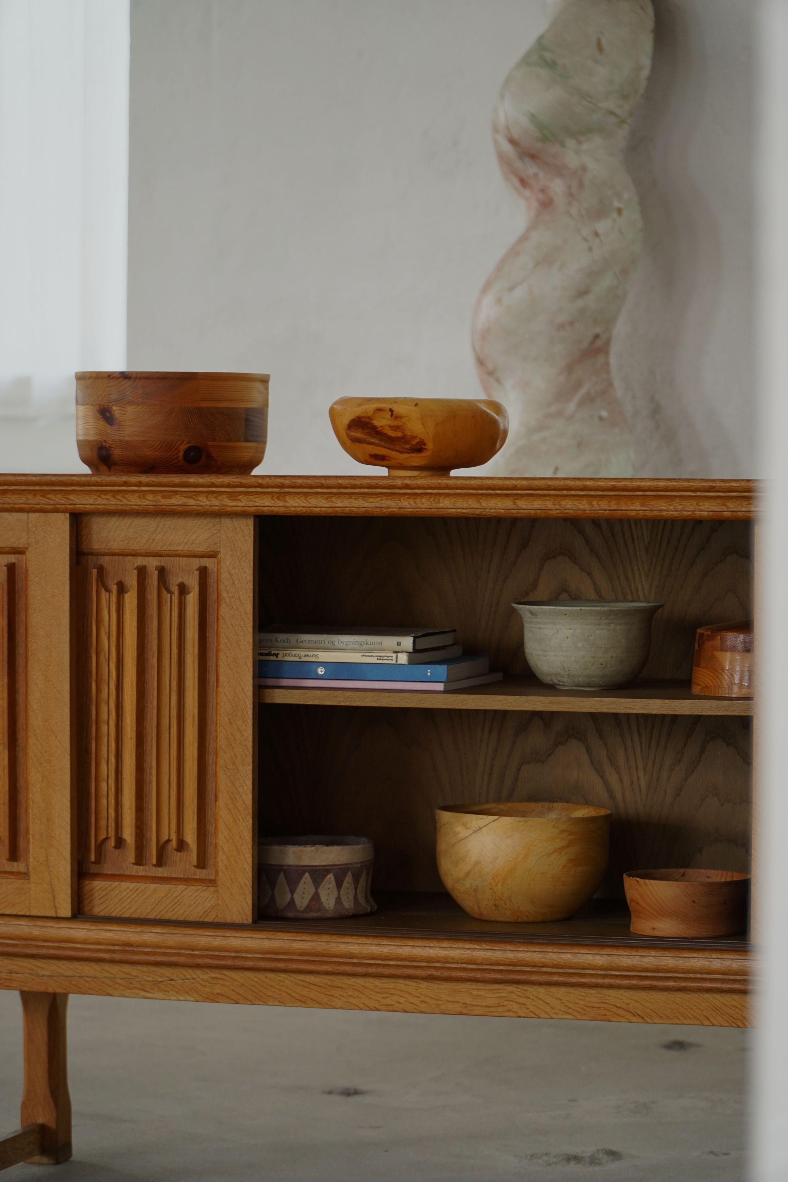 Quercia Credenza bassa scandinava di metà secolo in Oak di un ebanista danese, anni '60 in vendita
