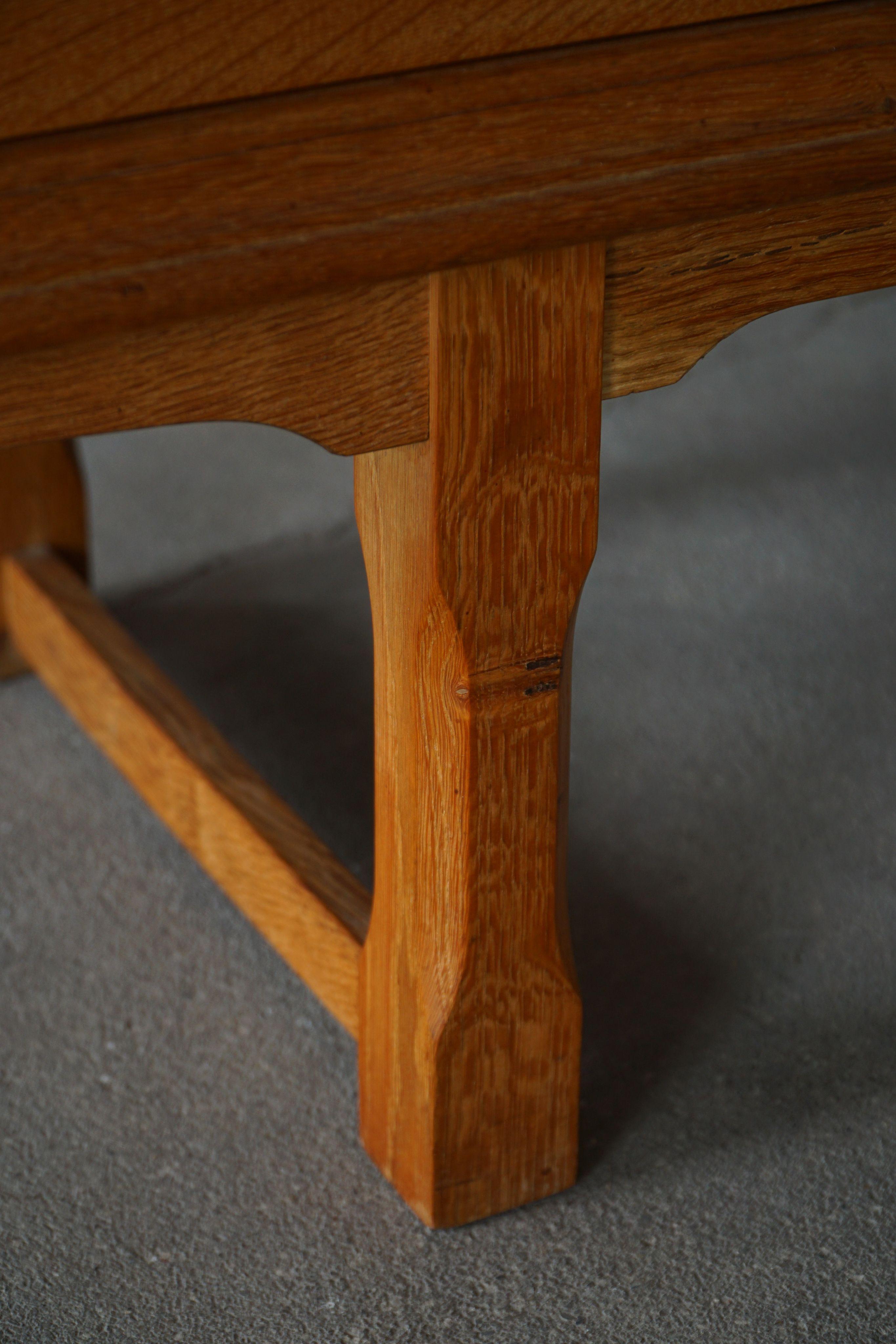 Credenza bassa scandinava di metà secolo in Oak di un ebanista danese, anni '60 in vendita 1