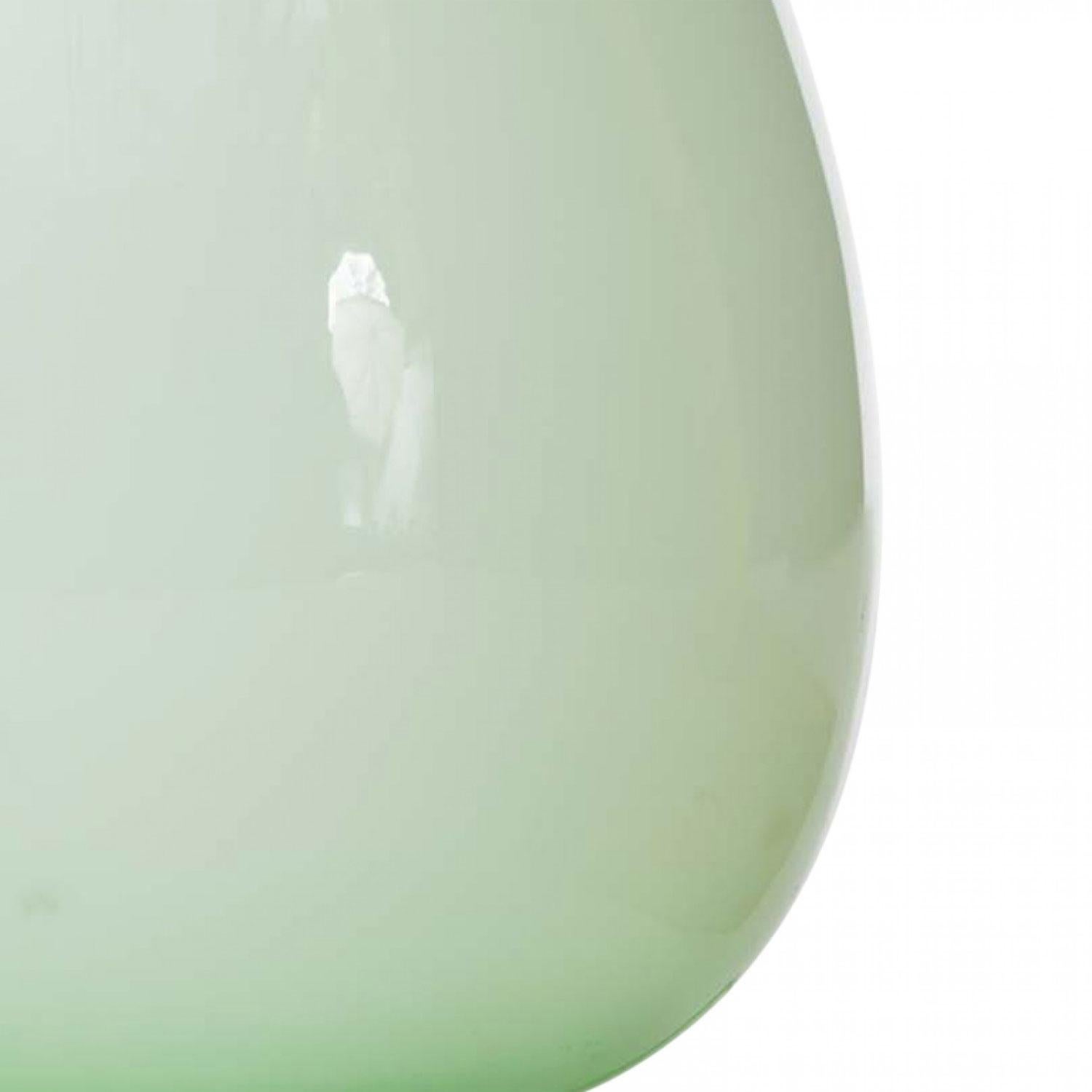Scandinavo Scandinavian Mid-Century Mint Green Glass Bud Vase in vendita