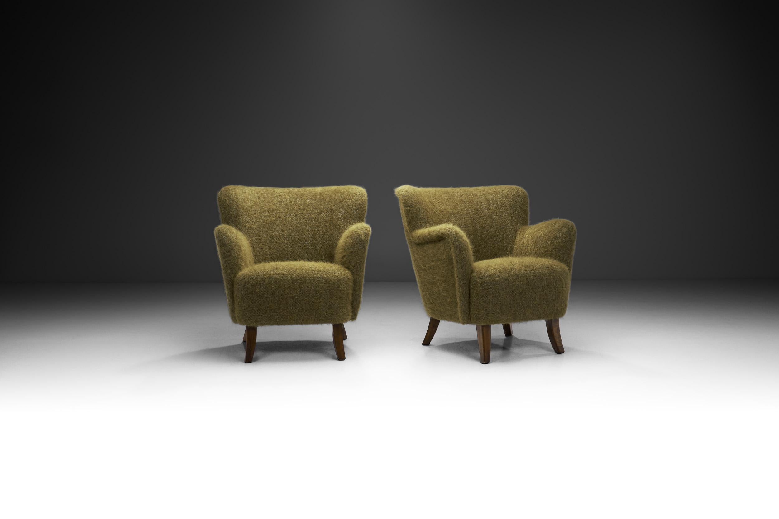 This pair of Scandinavian armchairs is characterized by the best qualities of the region’s mid-century design. From the restrained aesthetic to the elegant pairing of materials, these chairs are the perfect examples of how pairing Scandinavian