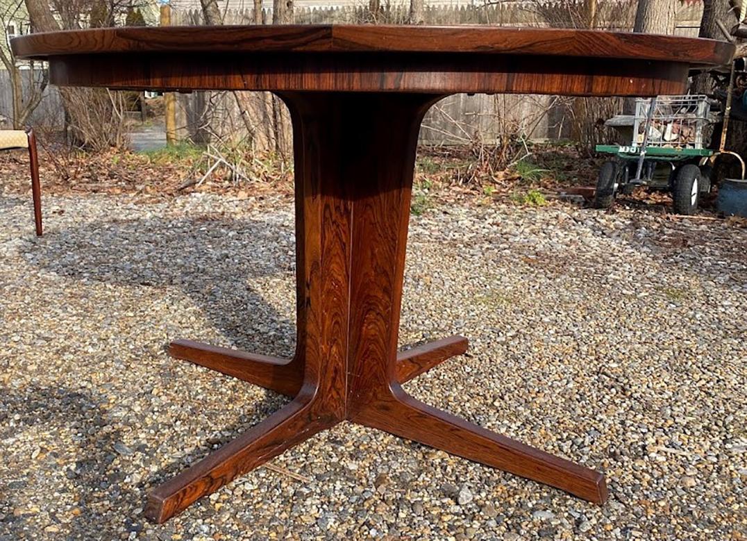 Danish Scandinavian Mid-Century Modern Banded Round Dining Table with 2 Leaves