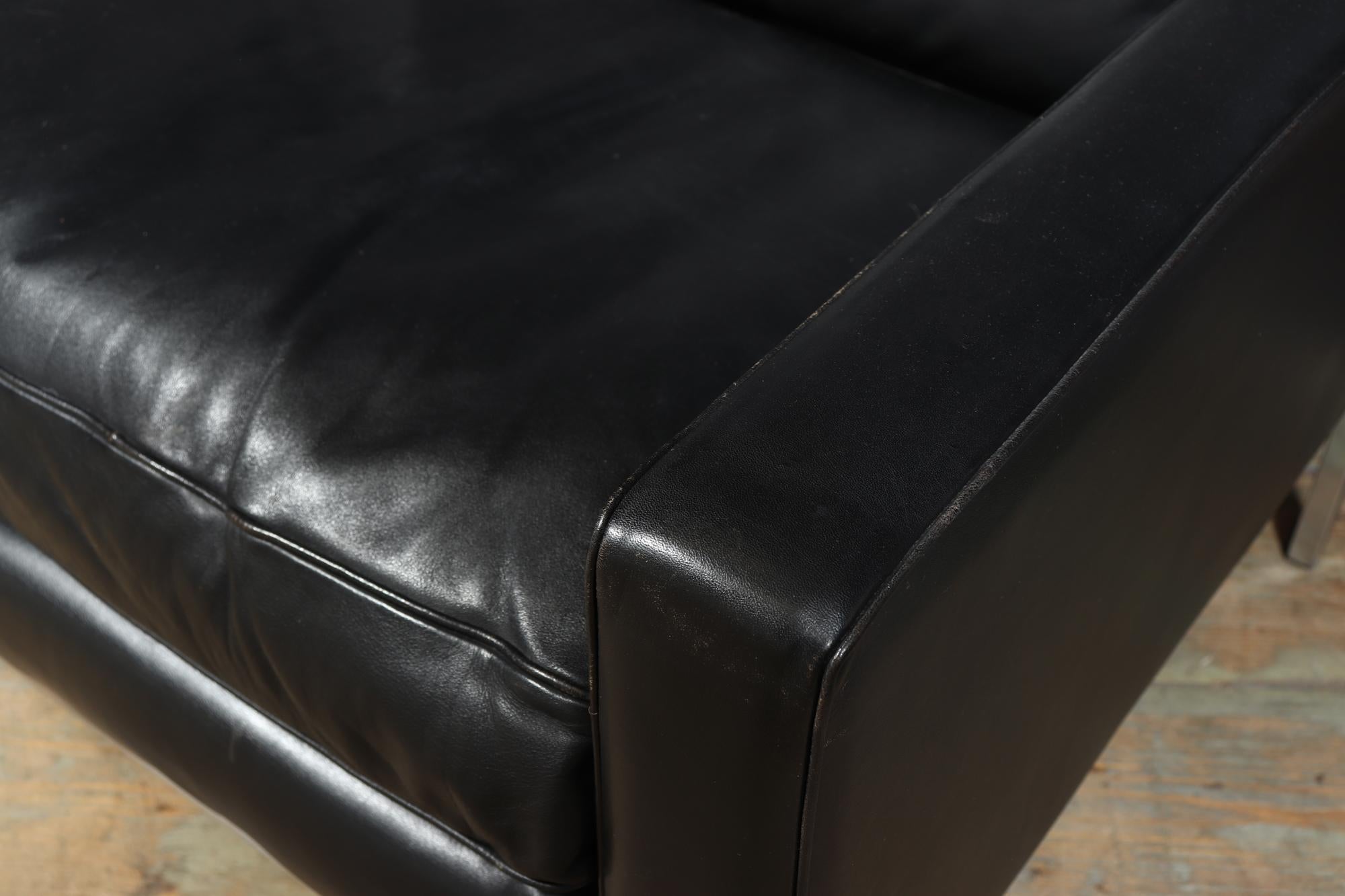 Canapé scandinave en cuir noir The Moderns en vente 3