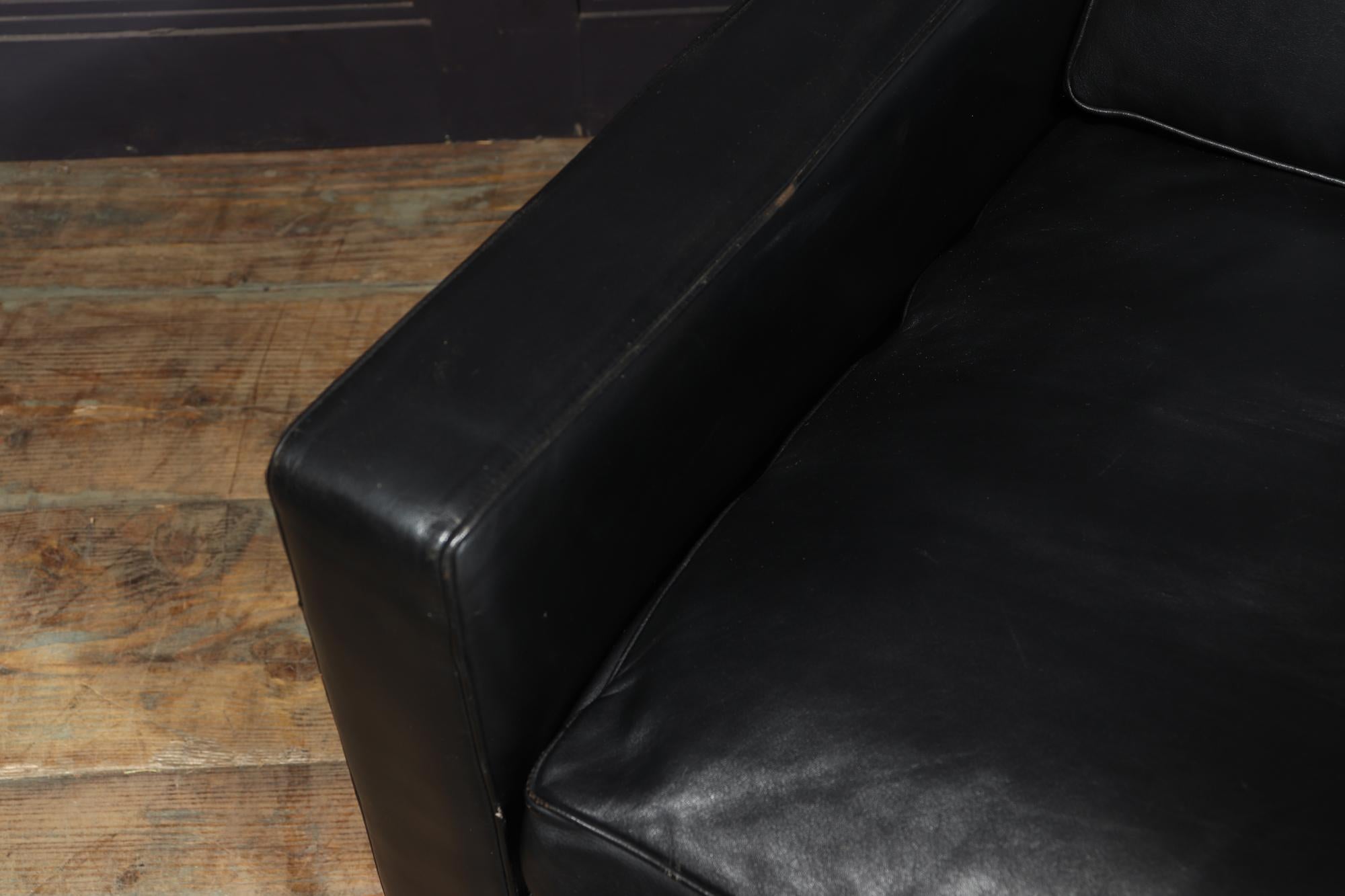 Canapé scandinave en cuir noir The Moderns en vente 4