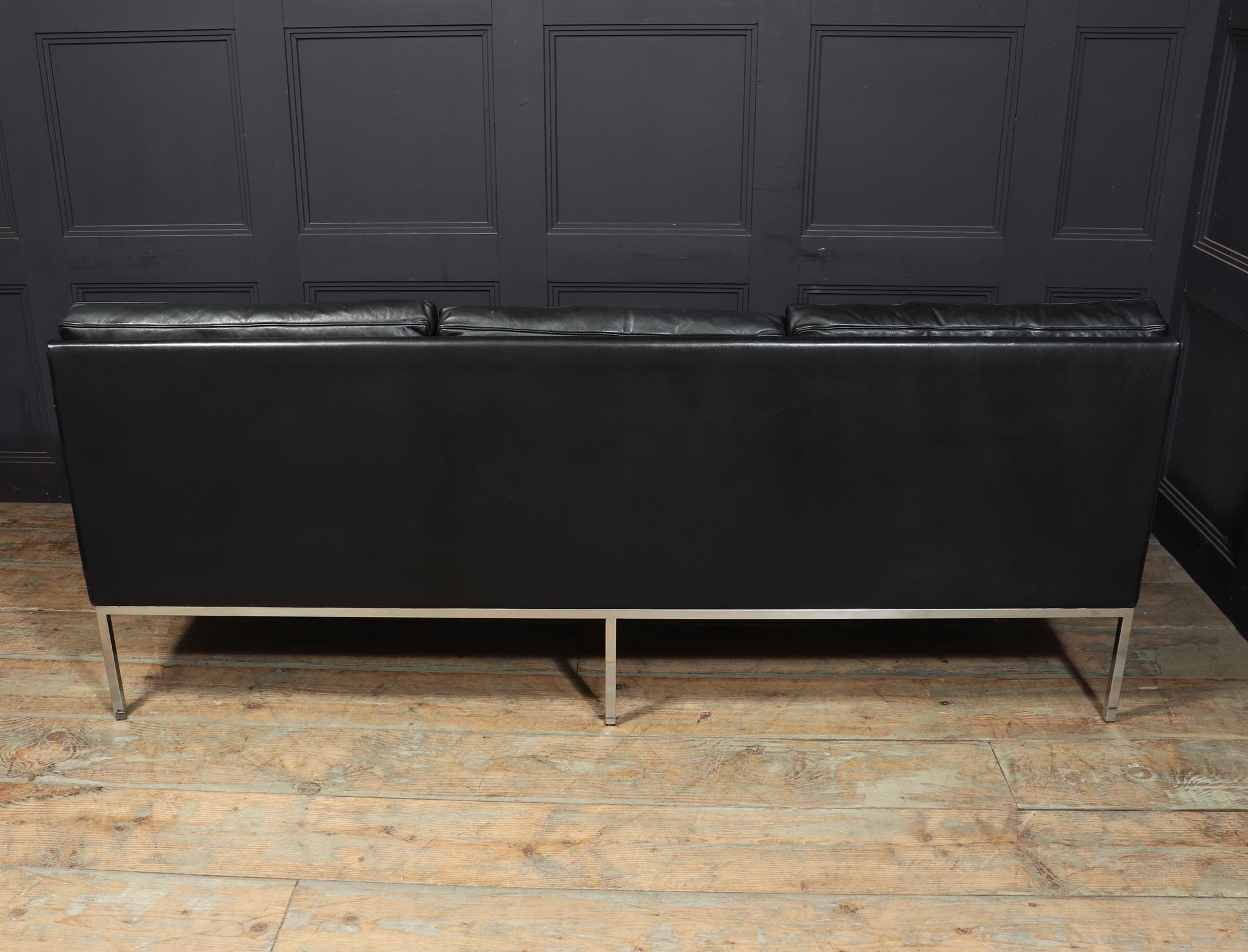Canapé scandinave en cuir noir The Moderns en vente 5