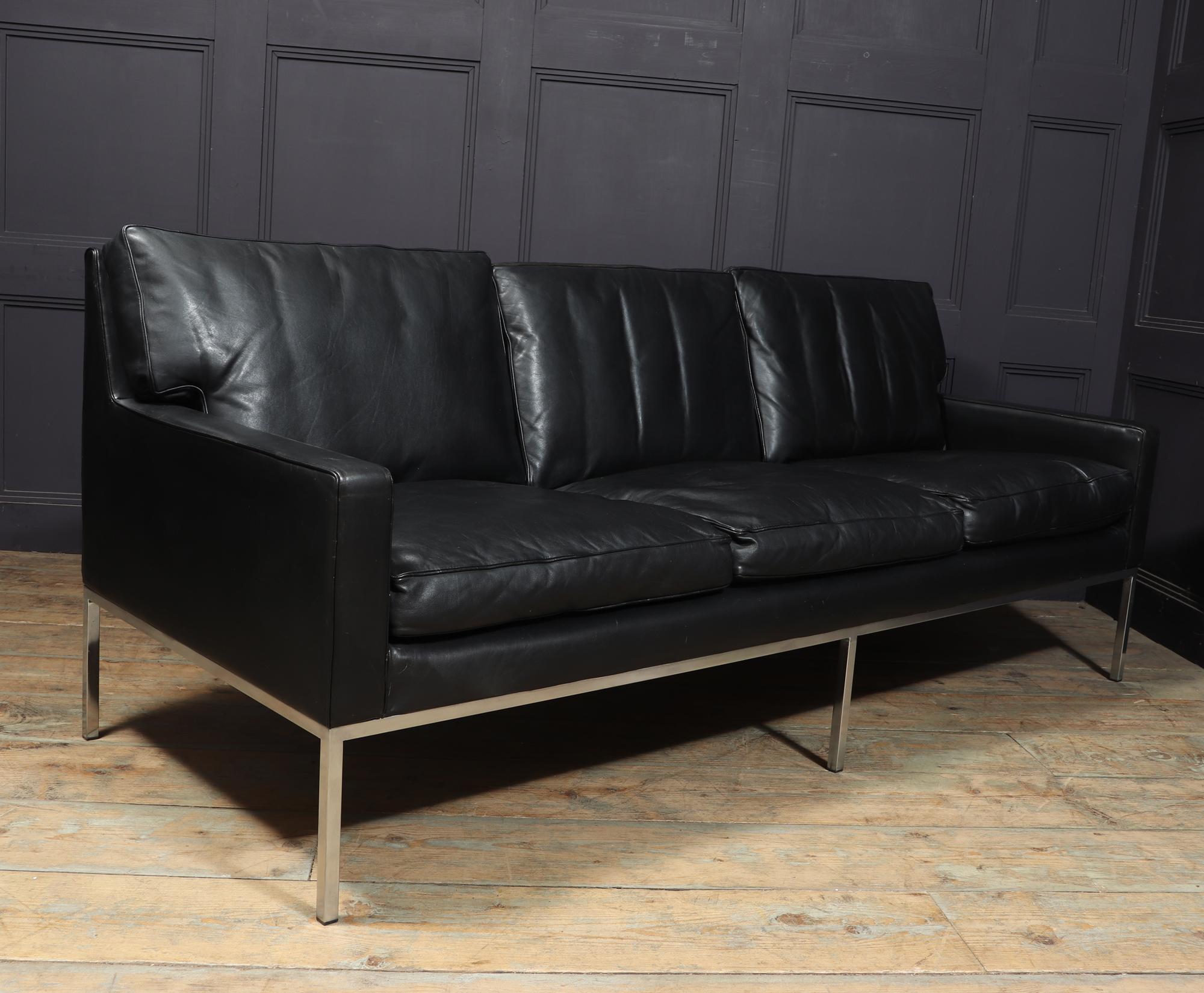 Canapé scandinave en cuir noir The Moderns en vente 7