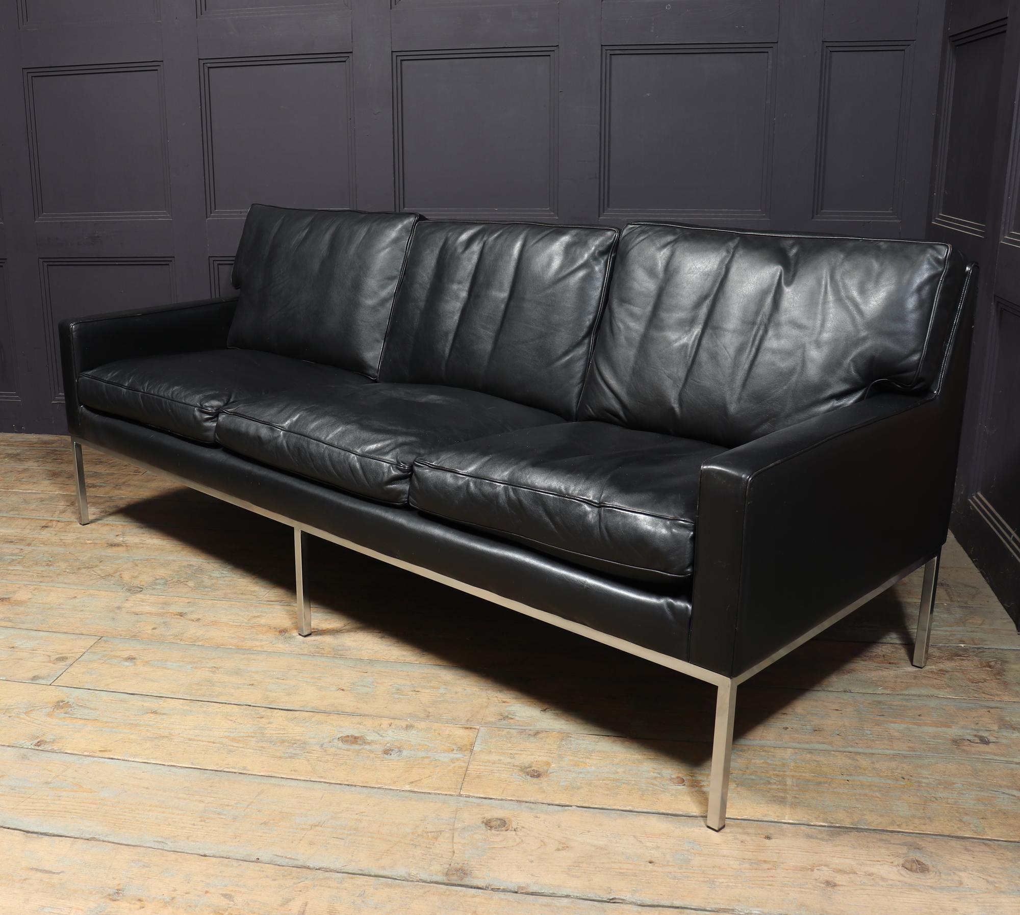 Canapé scandinave en cuir noir The Moderns en vente 8
